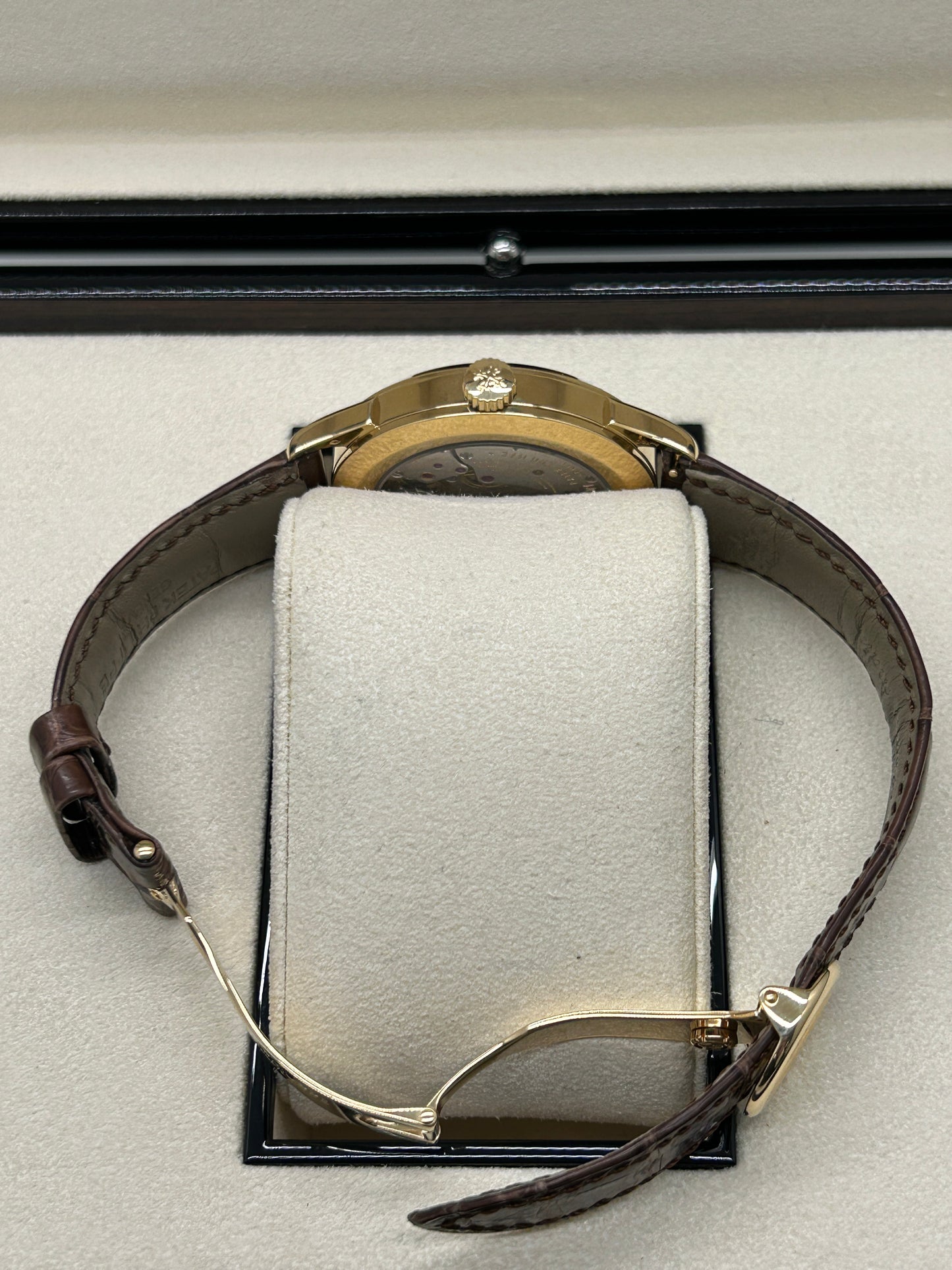 Patek Philippe World Time 38.5mm - Enamel Dial - 18Kt Yellow Gold - Ref. 5231J-001 - Year 2019
