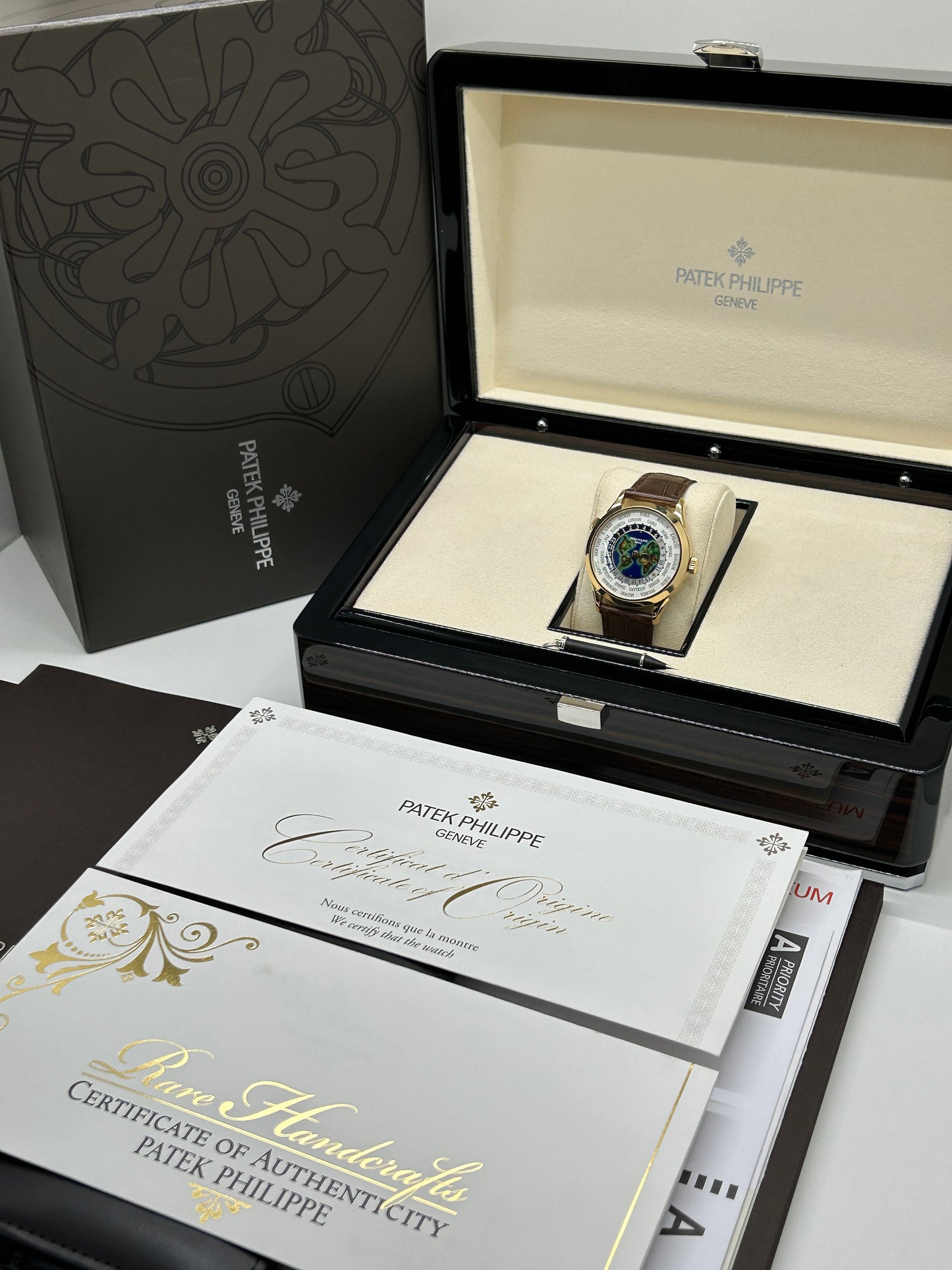 Patek Philippe World Time 38.5mm - Enamel Dial - 18Kt Yellow Gold - Ref. 5231J-001 - Year 2019
