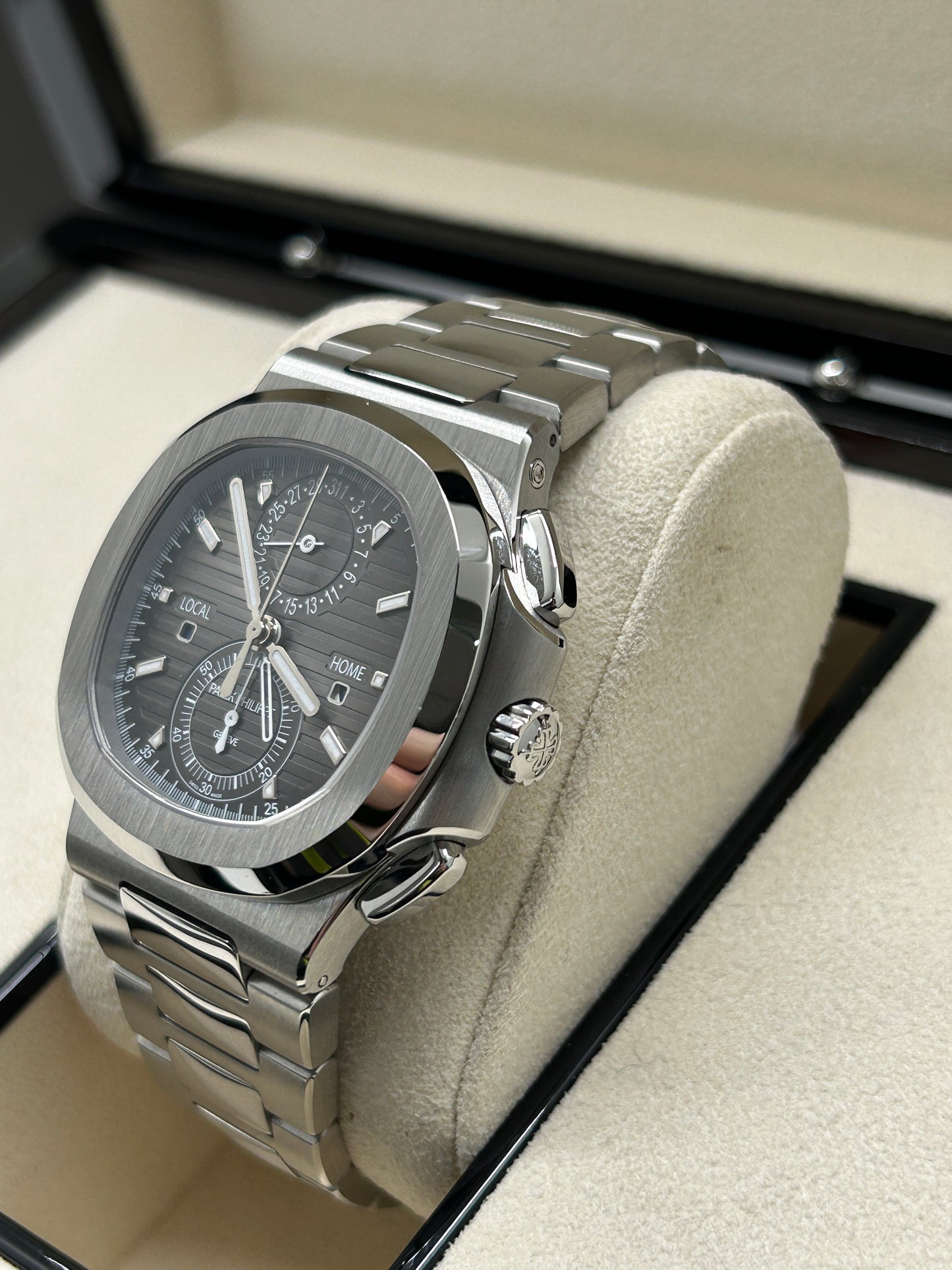 Patek Philippe Nautilus - Grey Dial - Ref 5990/1A-001 - Year 2015