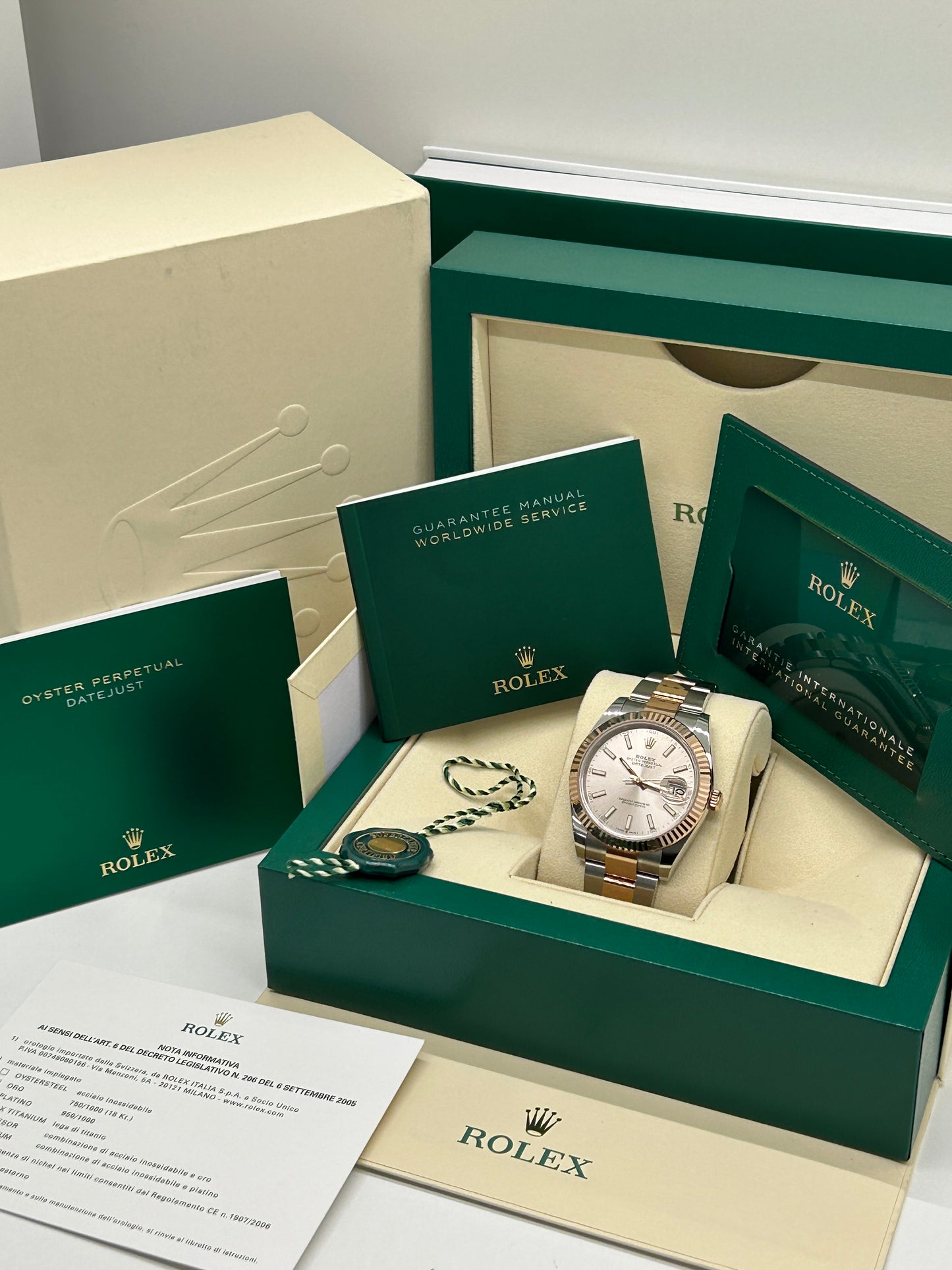 Rolex Datejust 41 - 18kt Rose Gold - Sundust Dial - Ref 126331 - New 2024