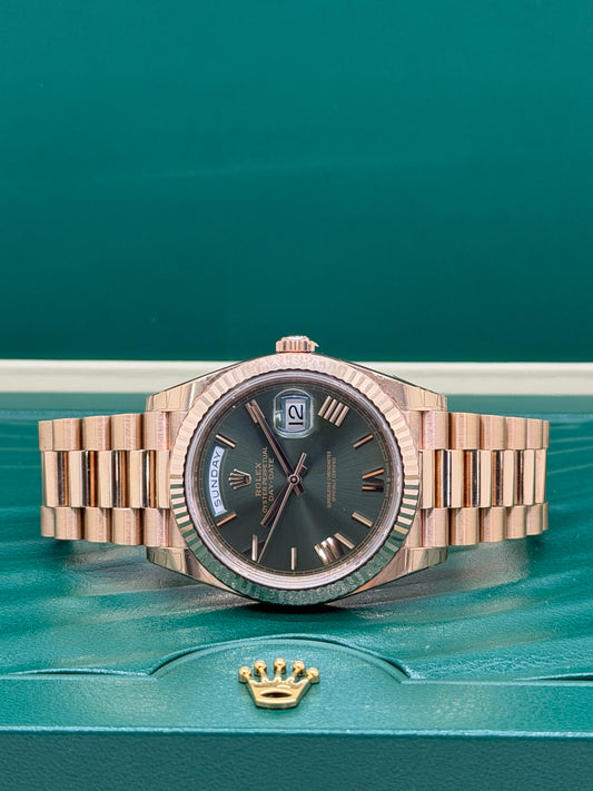 Rolex Day-Date 40 Ref.228235 - Everose - Olive Green Dial - Stickers - Year 2020