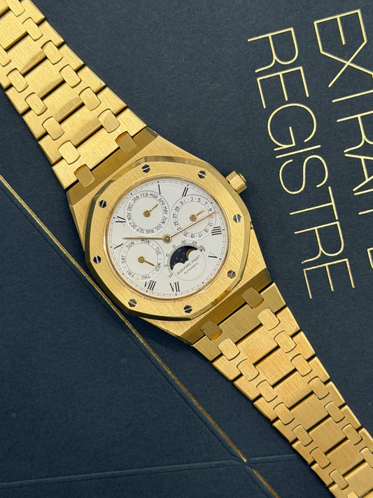 Royal Oak 39mm - Perpetual Calendar - White Dial - 18Kt Yellow Gold - Ref 25554BA