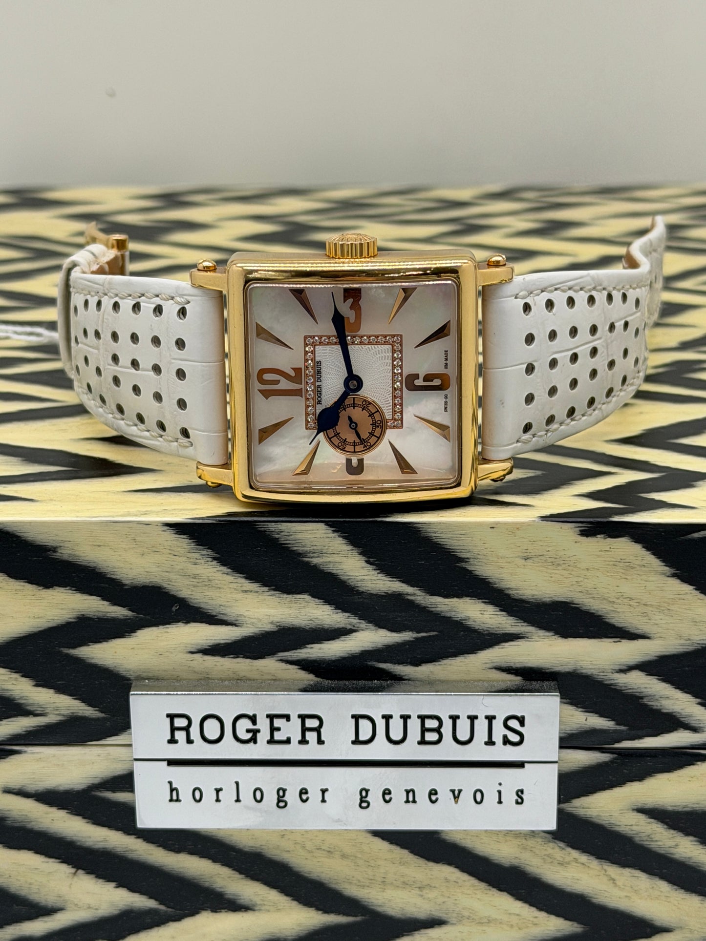 Roger Dubuis Golden Square - 18Kt Rose Gold - MOP Diamonds Dial Ref G34985