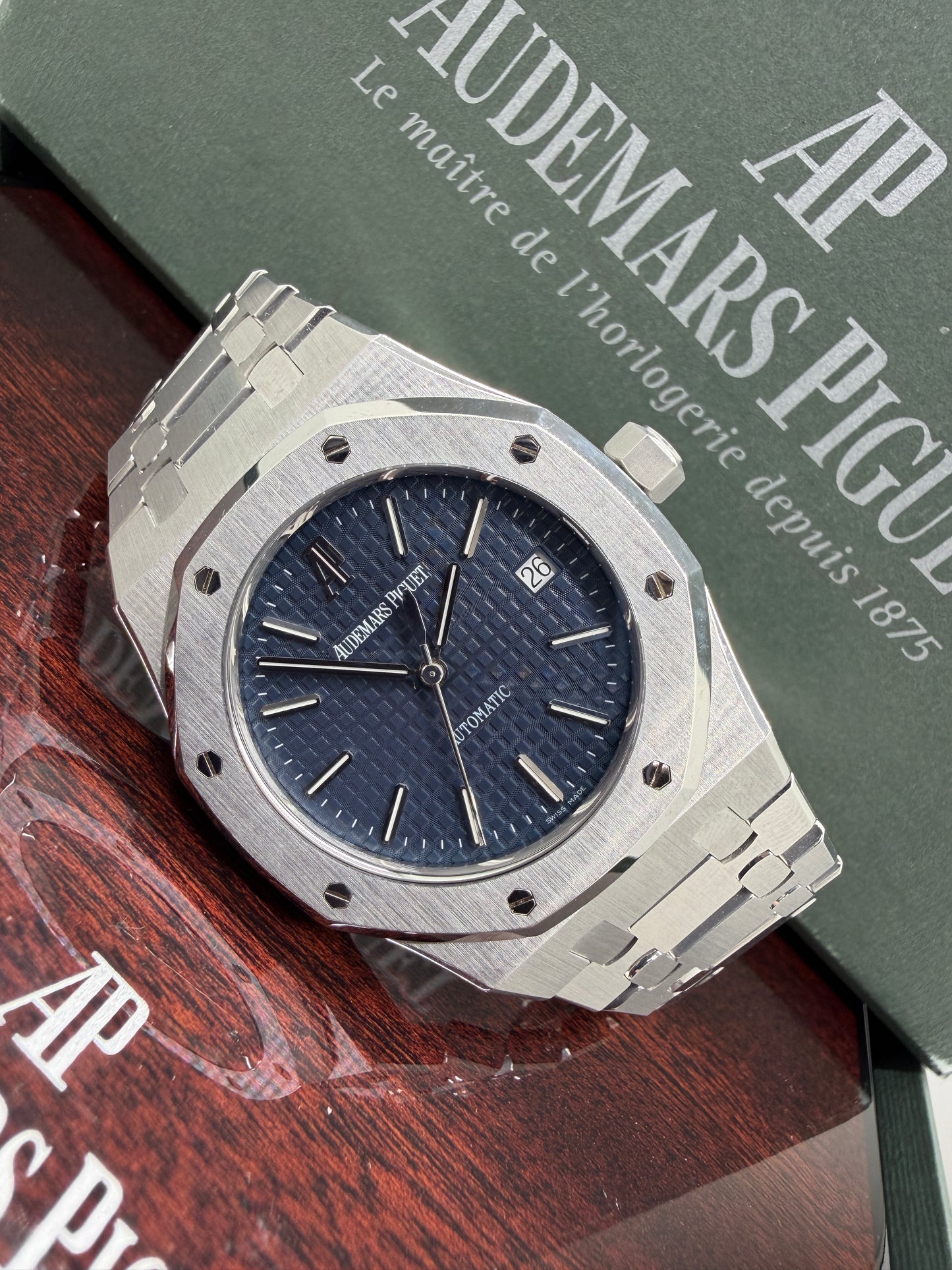 Audemars Piguet Royal Oak 39mm - Blue Dial - Ref 15300ST.OO.1220ST.02 - Never Polished - Year 2011
