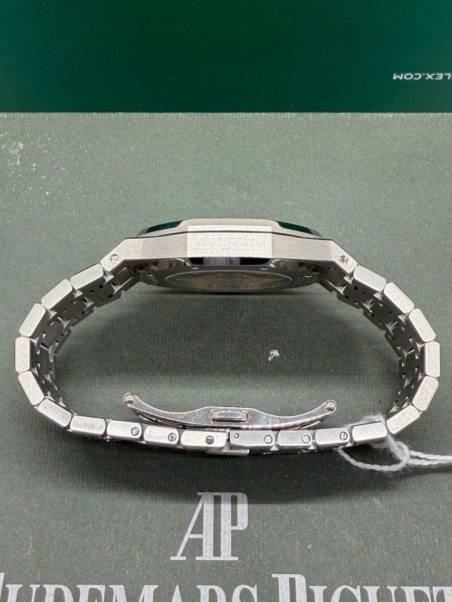 Audemars Piguet Royal Oak 39mm - Blue Dial - Ref 15300ST.OO.1220ST.02 - Never Polished - Year 2011