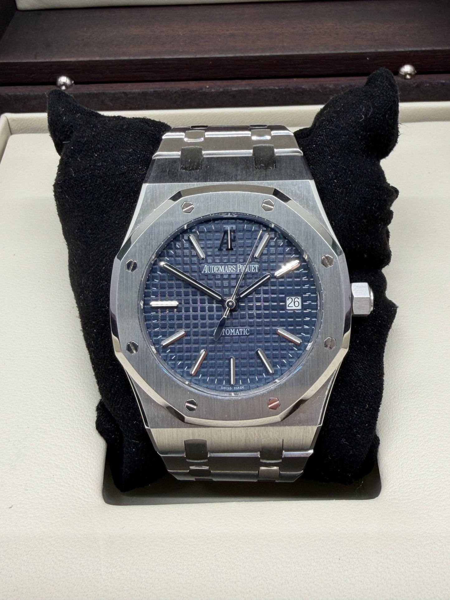Audemars Piguet Royal Oak 39mm - Blue Dial - Ref 15300ST.OO.1220ST.02 - Never Polished - Year 2011