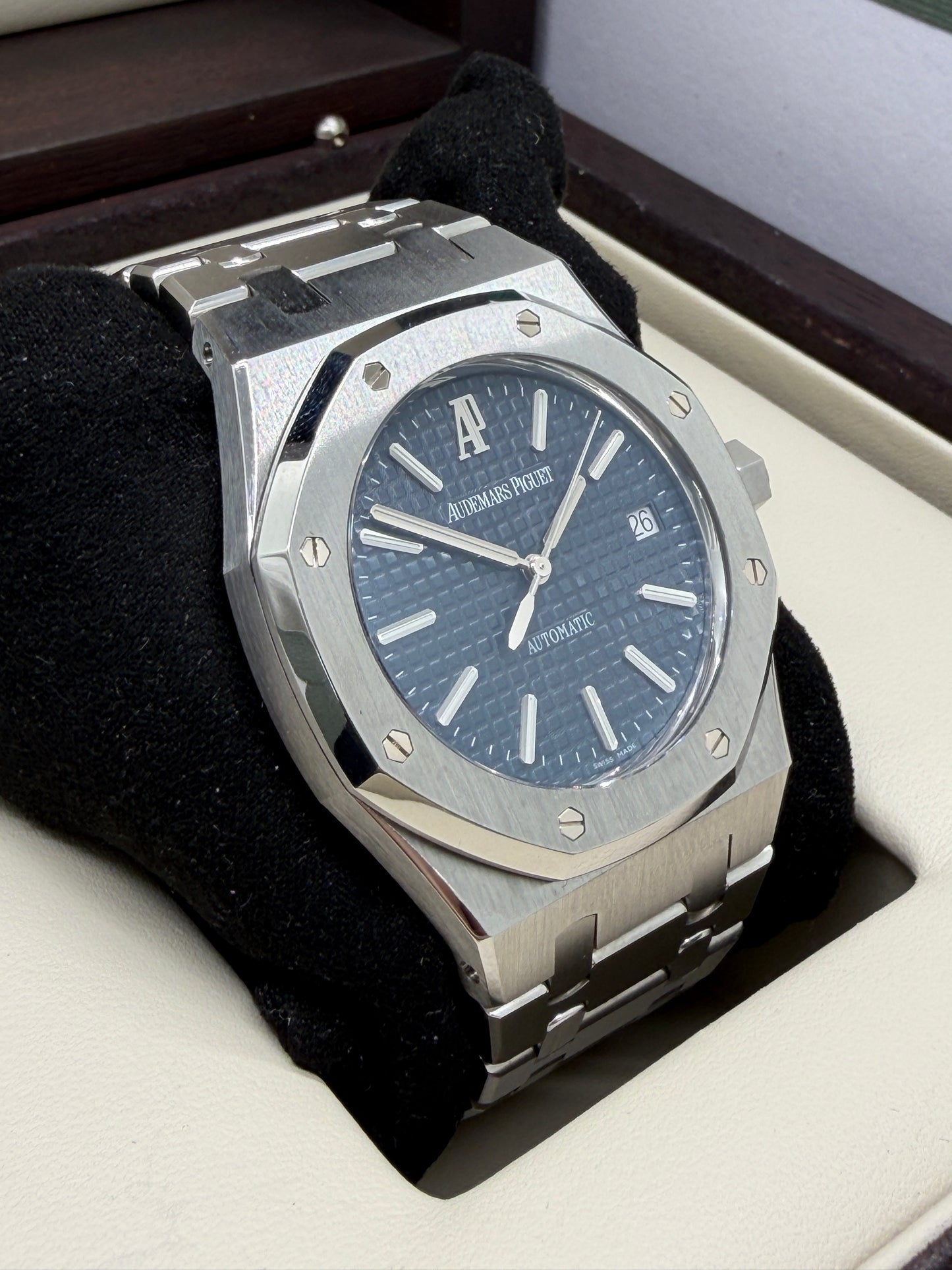 Audemars Piguet Royal Oak 39mm - Blue Dial - Ref 15300ST.OO.1220ST.02 - Never Polished - Year 2011