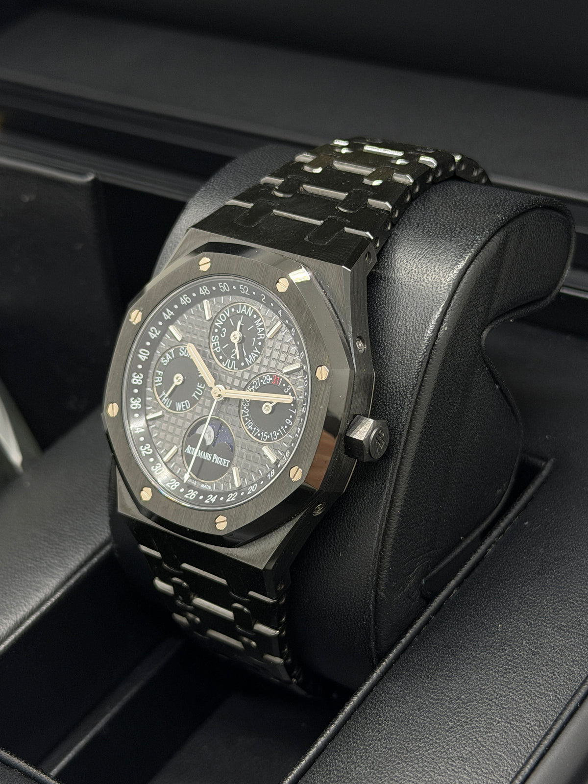 Audemars Piguet Royal Oak 41 - Perpetual Calendar - Black Ceramic - Yerar 2017 Ref 26579CE.OO.1225CE.01