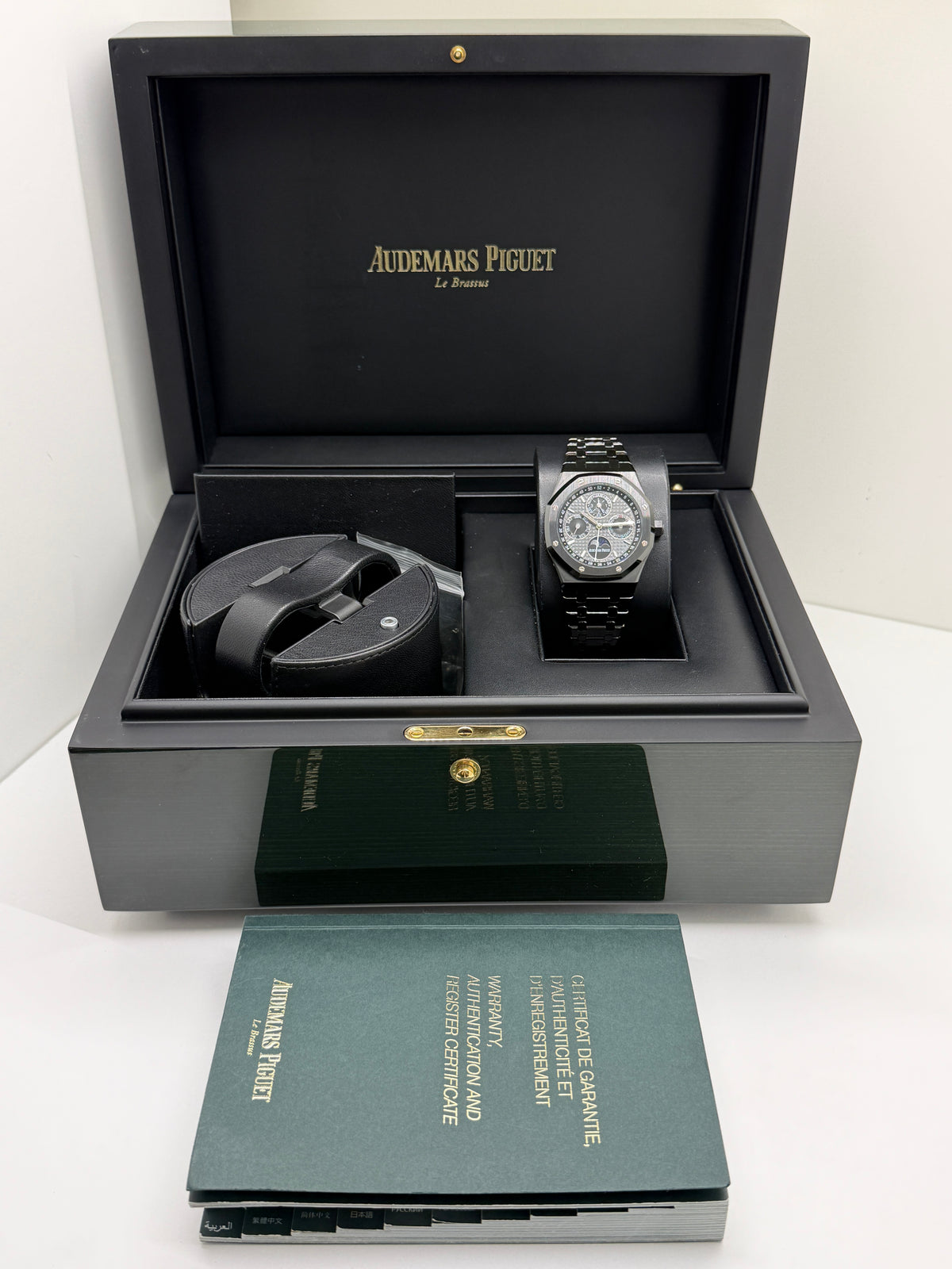 Audemars Piguet Royal Oak 41 - Perpetual Calendar - Black Ceramic - Yerar 2017 Ref 26579CE.OO.1225CE.01