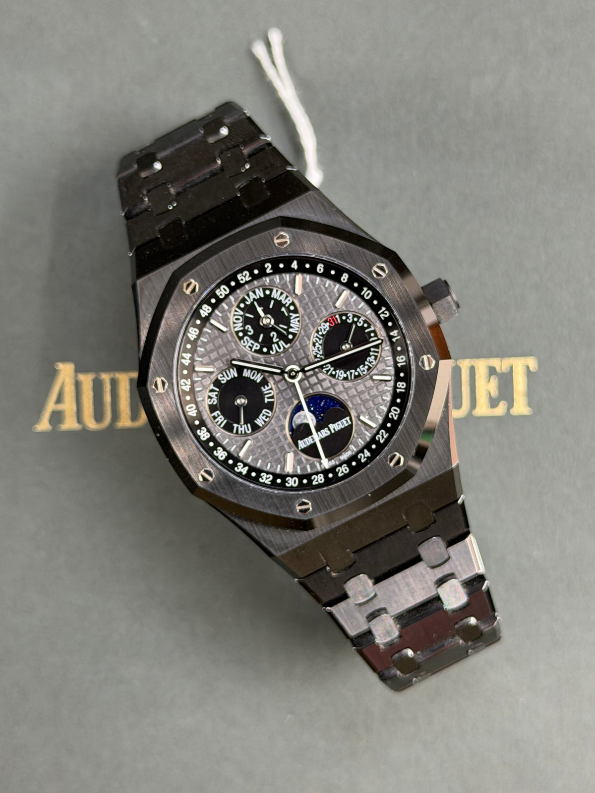 Audemars Piguet Royal Oak 41 - Perpetual Calendar - Black Ceramic - Yerar 2017 Ref 26579CE.OO.1225CE.01