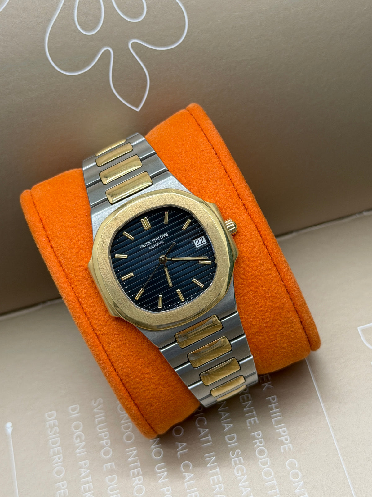 Patek Philippe Nautilus 3900/1 - Rare - 18Kt Yellow Gold & Steel - Blue Dial - Extract Of The Archives - 33mm - Quartz