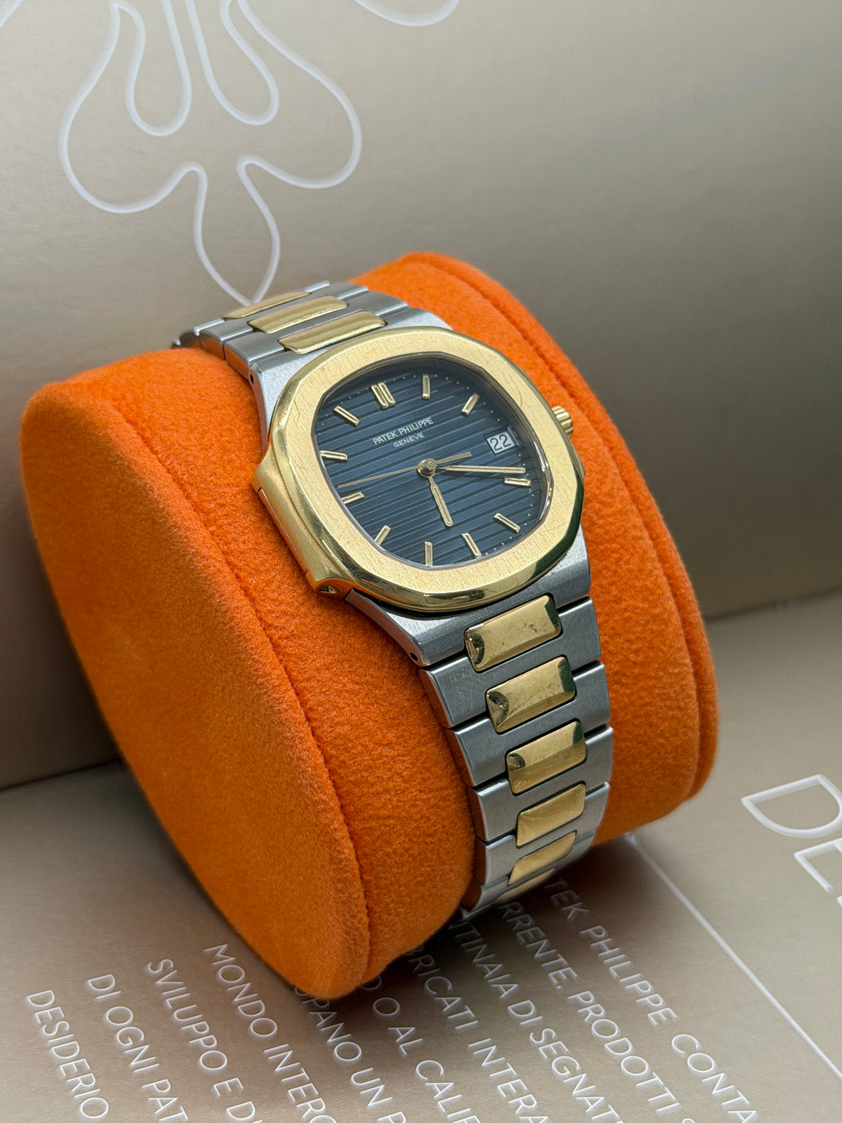 Patek Philippe Nautilus 3900/1 - Rare - 18Kt Yellow Gold & Steel - Blue Dial - Extract Of The Archives - 33mm - Quartz
