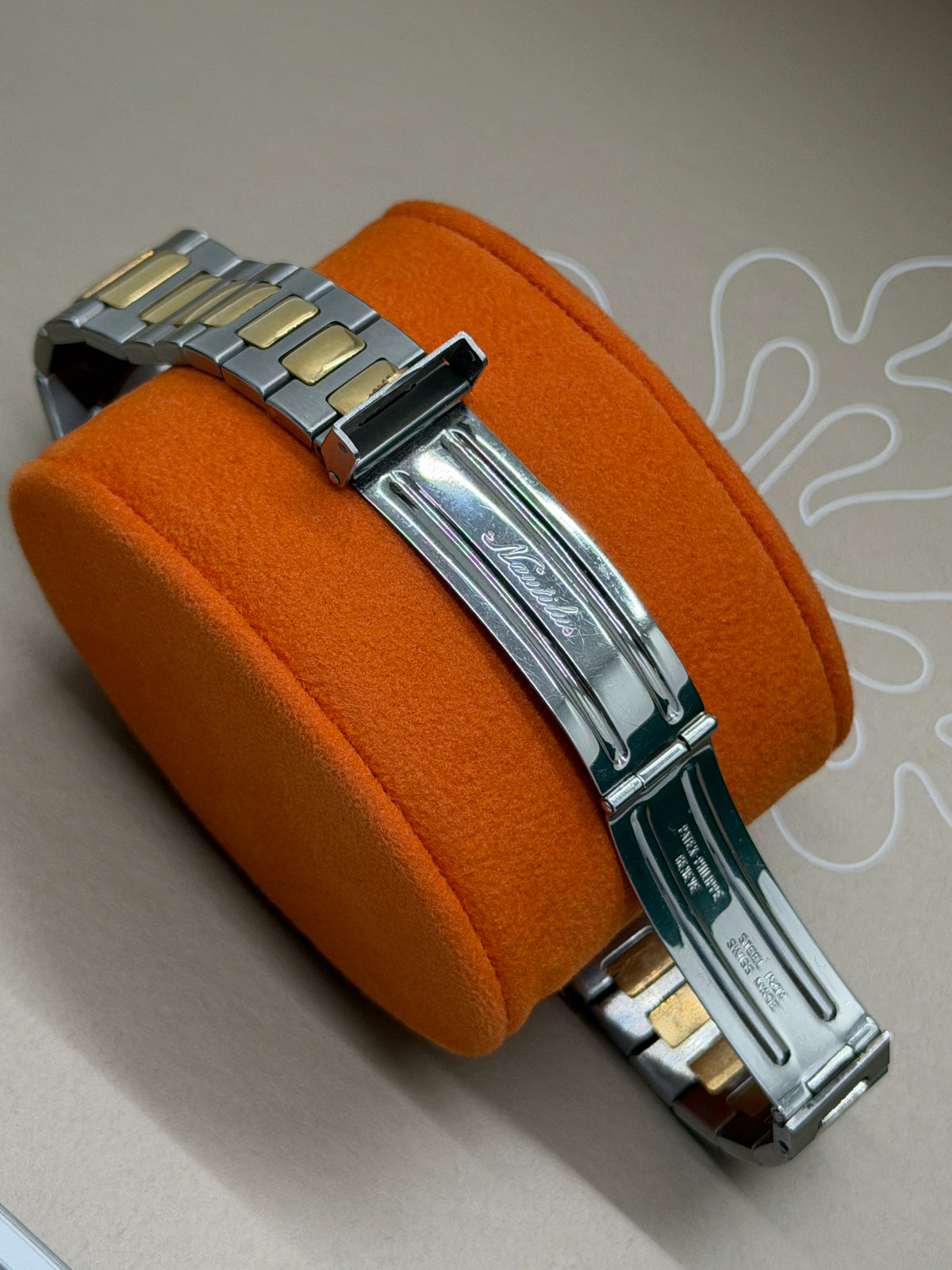 Patek Philippe Nautilus 3900/1 - Rare - 18Kt Yellow Gold & Steel - Blue Dial - Extract Of The Archives - 33mm - Quartz