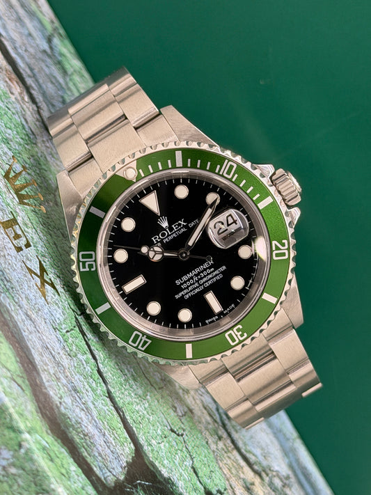 Rolex Submariner Date "Kermit" - Fat Four - Top Condition - Year 2004 Ref 16610