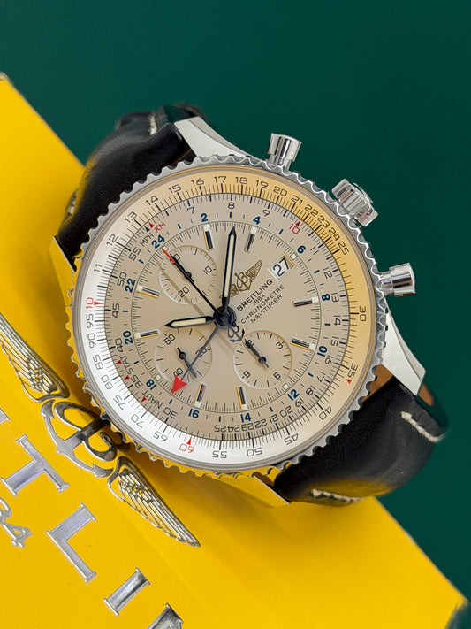 Breitling Navitimer World Ref.A24322 - White Dial - Year 2005