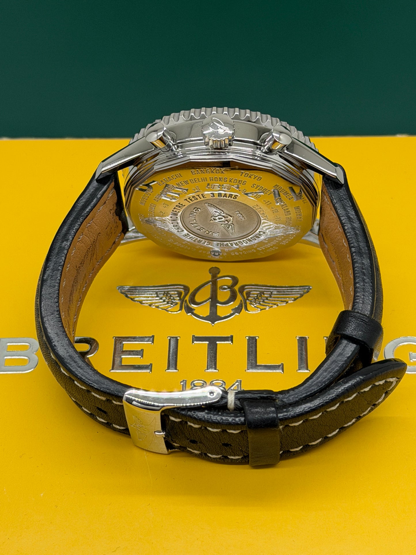 Breitling Navitimer World Ref.A24322 - White Dial - Year 2005