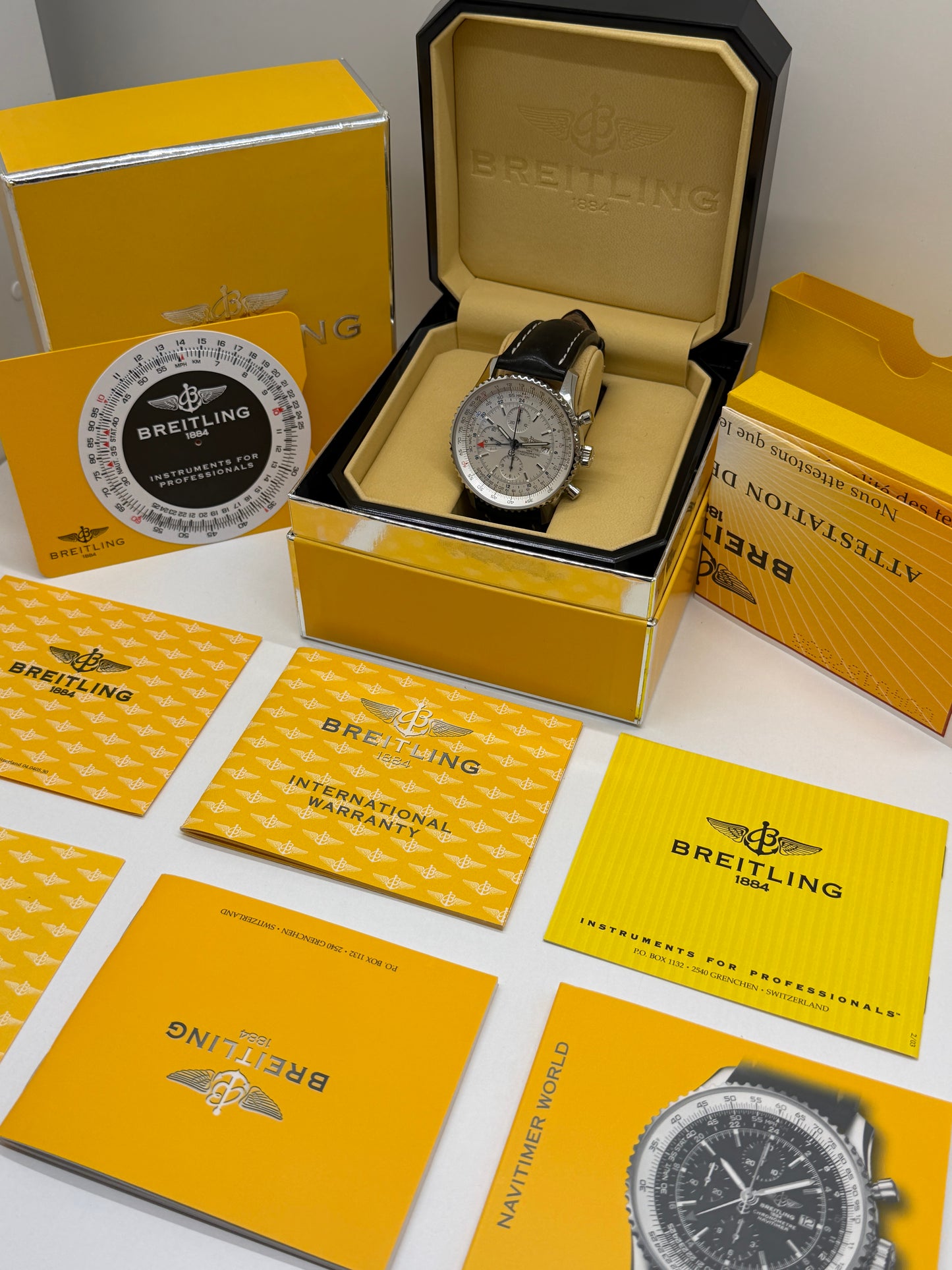 Breitling Navitimer World Ref.A24322 - White Dial - Year 2005