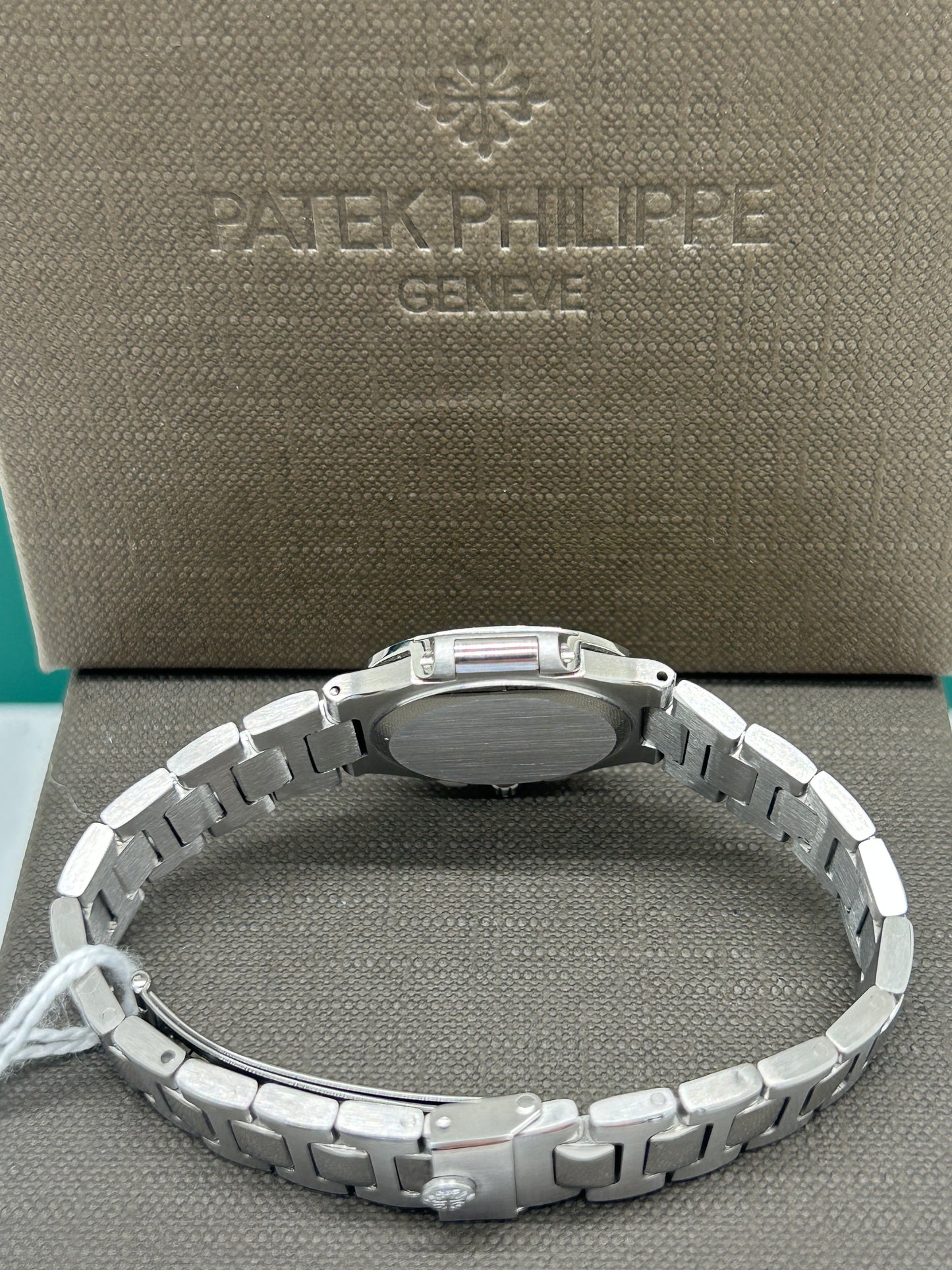Patek Philippe Nautilus Lady - White Dial - Quartz - Ref 4700/1 - Year 1981 - Official Extract