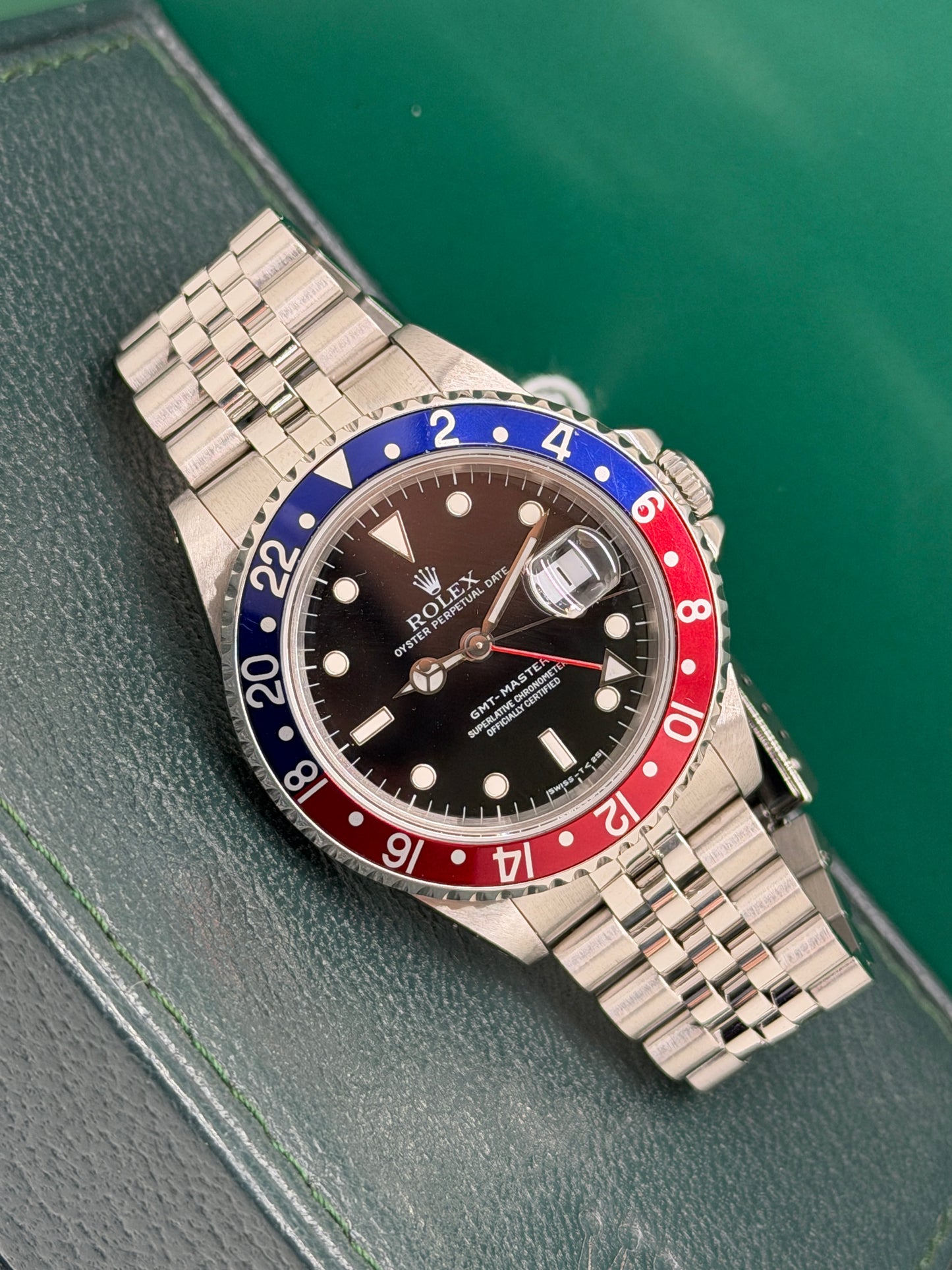 Rolex GMT-Master Ref.16700 - "Pepsi" - Jubilee Bracelet - Year 1990