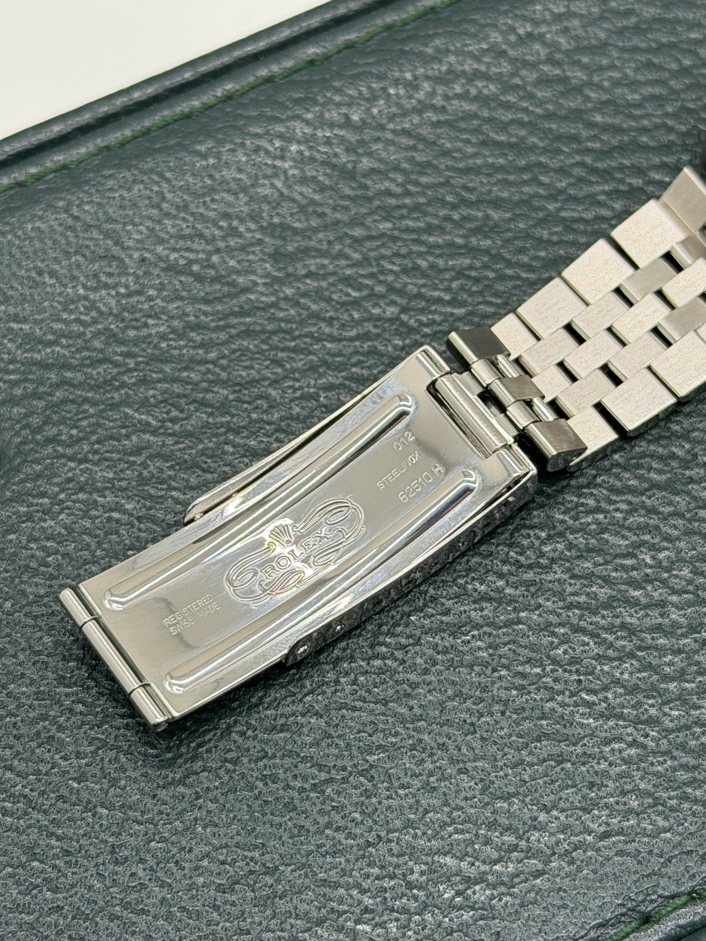 Rolex GMT-Master Ref.16700 - "Pepsi" - Jubilee Bracelet - Year 1990