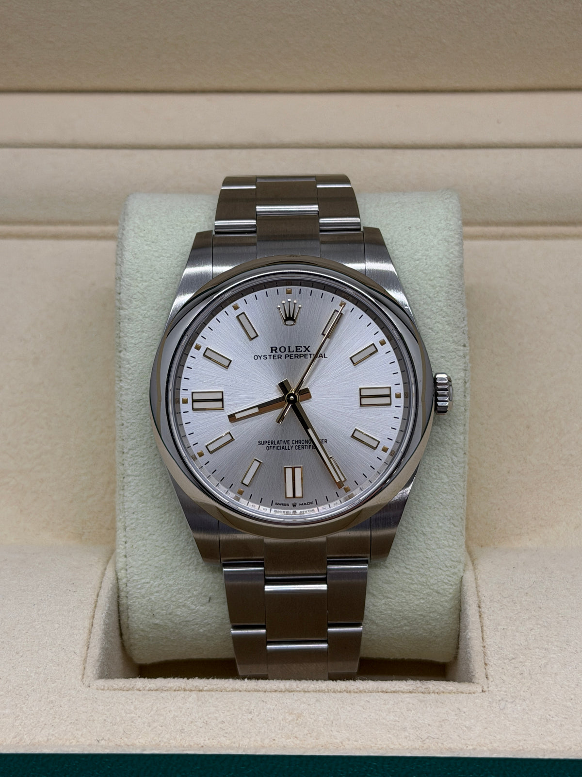 Rolex Oyster Perpetual 41 - Silver Dial - Ref 124300 - New 2022
