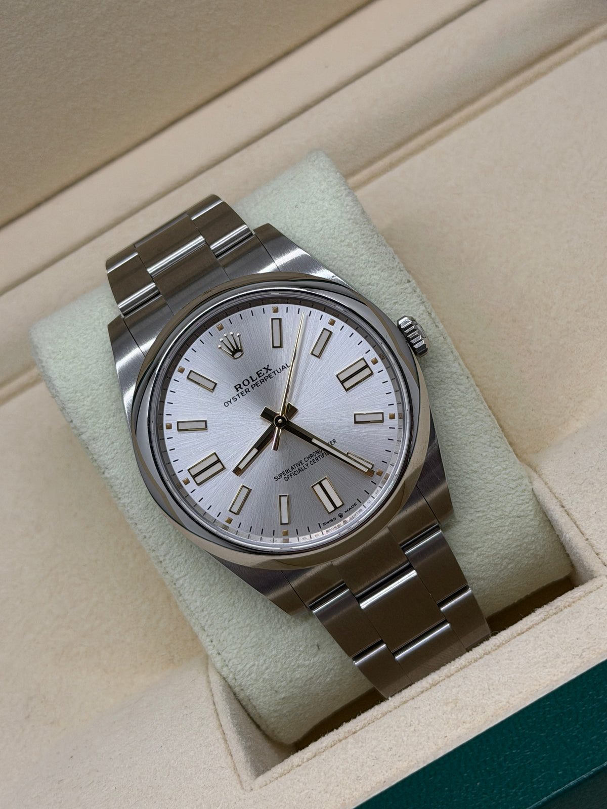 Rolex Oyster Perpetual 41 - Silver Dial - Ref 124300 - New 2022