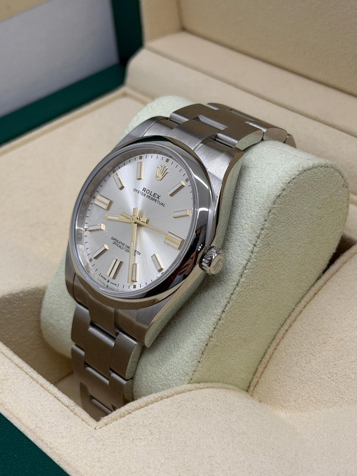 Rolex Oyster Perpetual 41 - Silver Dial - Ref 124300 - New 2022