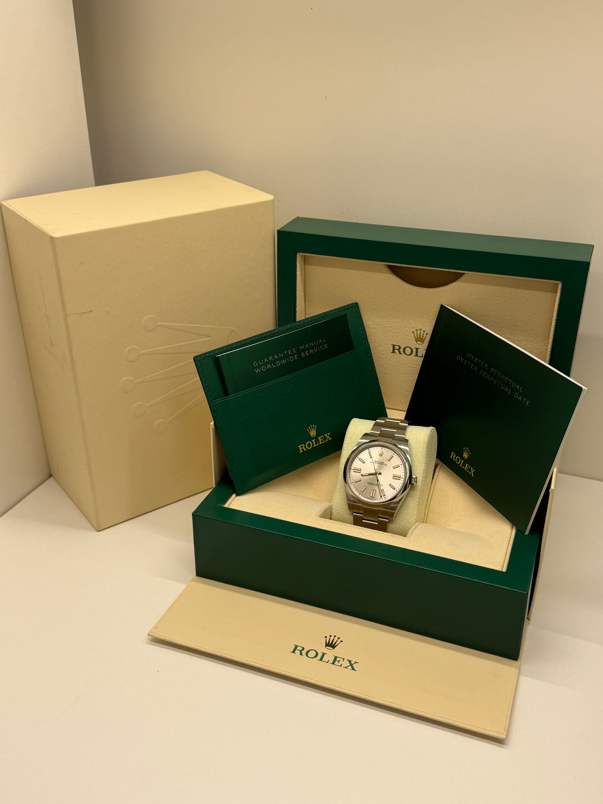 Rolex Oyster Perpetual 41 - Silver Dial - Ref 124300 - New 2022