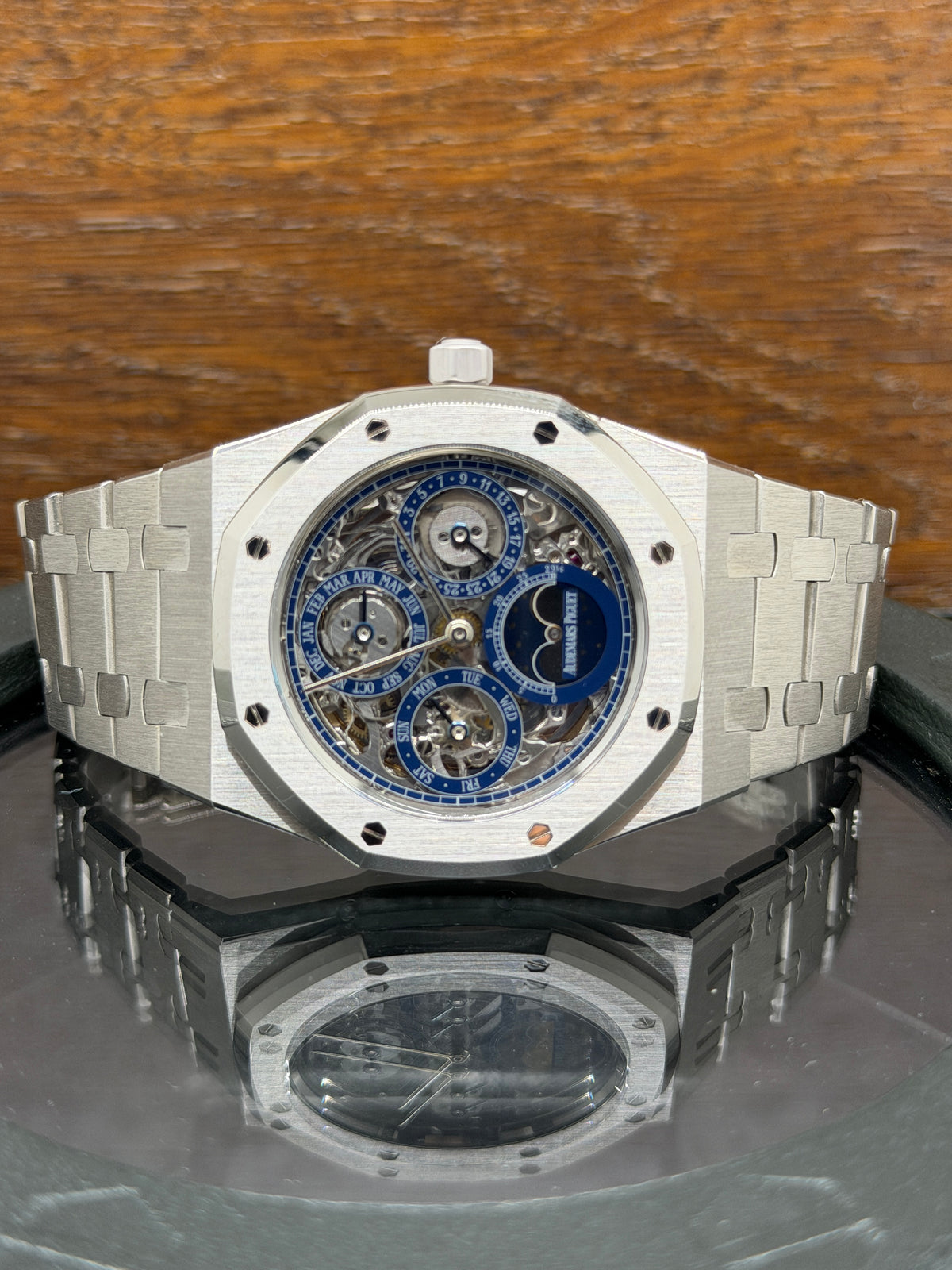 Audemars Piguet Royal Oak 39mm Skeleton - Platinum - Perpetual Calendar - Year 1989 Ref 25636ptoo0344pt01 - Official Authenticity Certificate