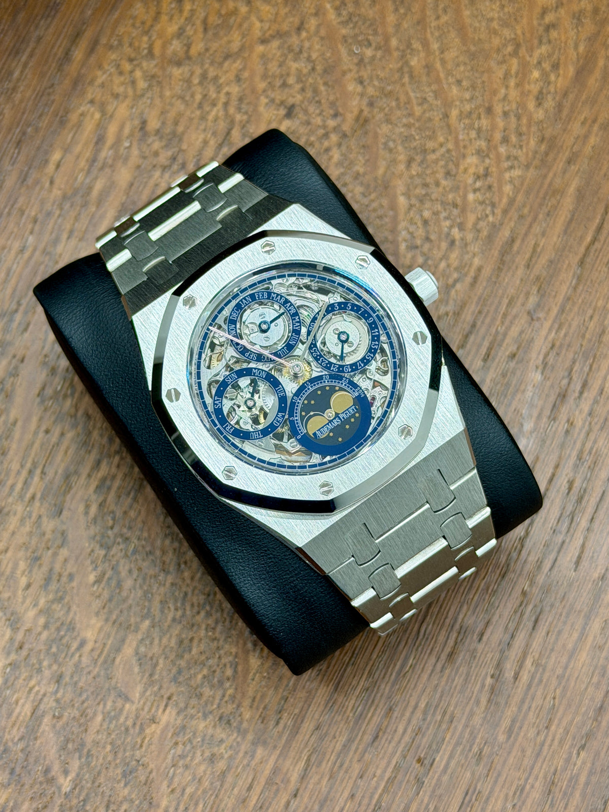 Audemars Piguet Royal Oak 39mm Skeleton - Platinum - Perpetual Calendar - Year 1989 Ref 25636ptoo0344pt01 - Official Authenticity Certificate