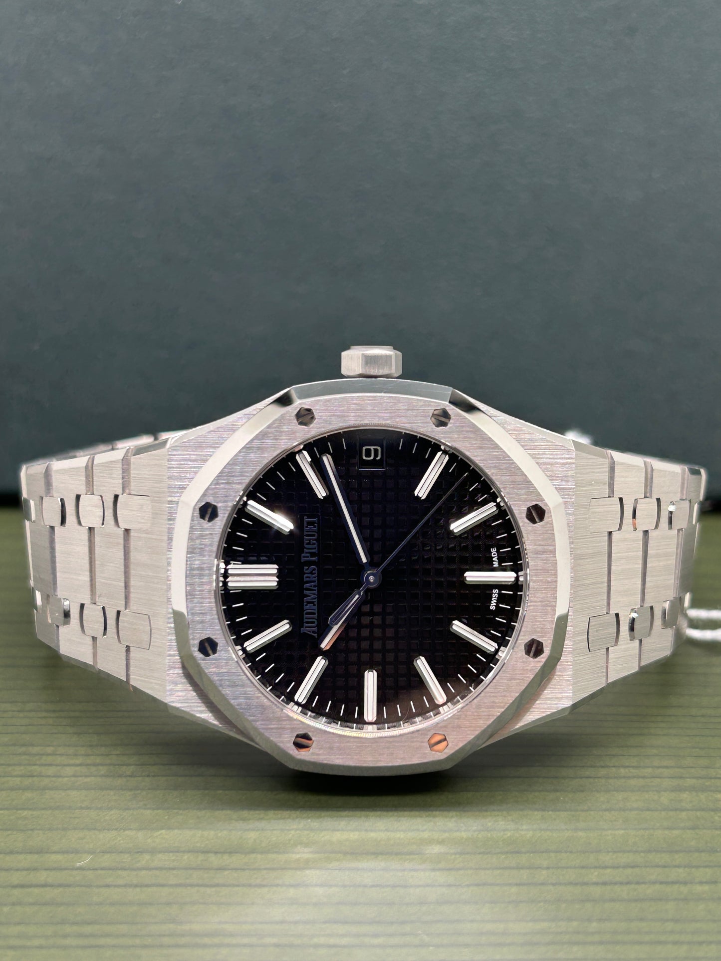 Audemars Piguet Royal Oak 41mm - Black Dial - Ref 15510ST.OO.1320ST.07 - Like New - Year 2024