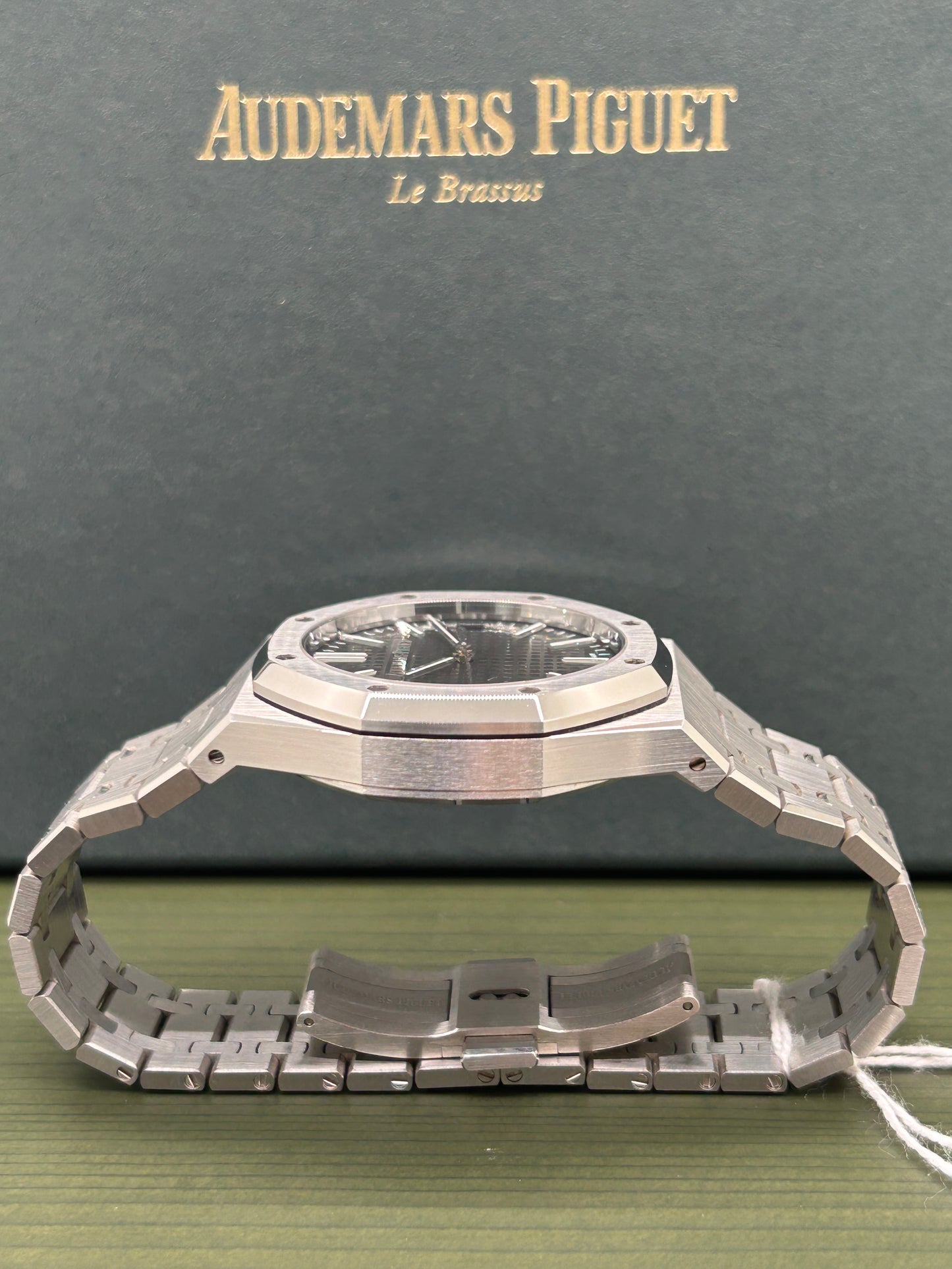 Audemars Piguet Royal Oak 41mm - Black Dial - Ref 15510ST.OO.1320ST.07 - Like New - Year 2024