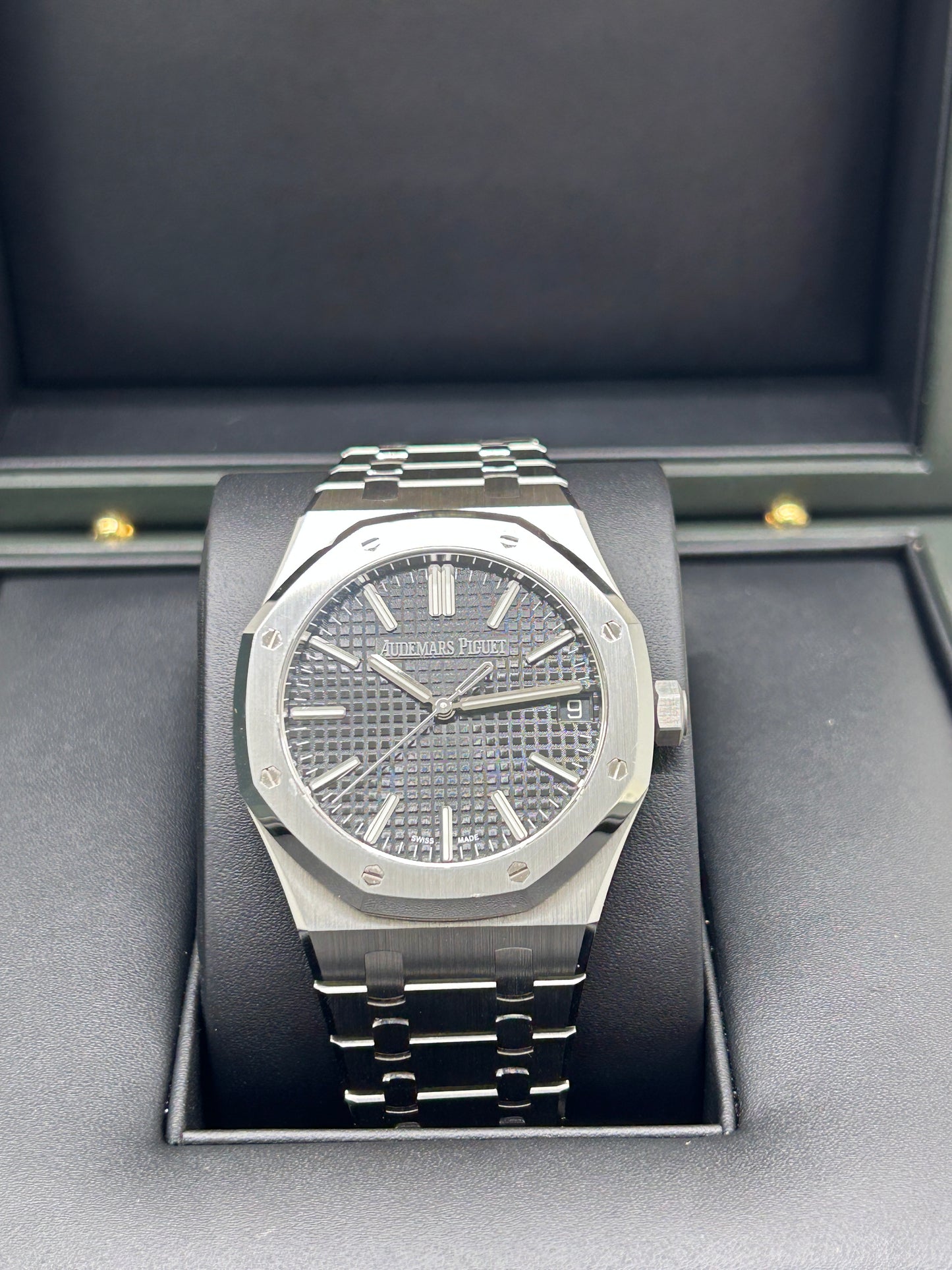 Audemars Piguet Royal Oak 41mm - Black Dial - Ref 15510ST.OO.1320ST.07 - Like New - Year 2024