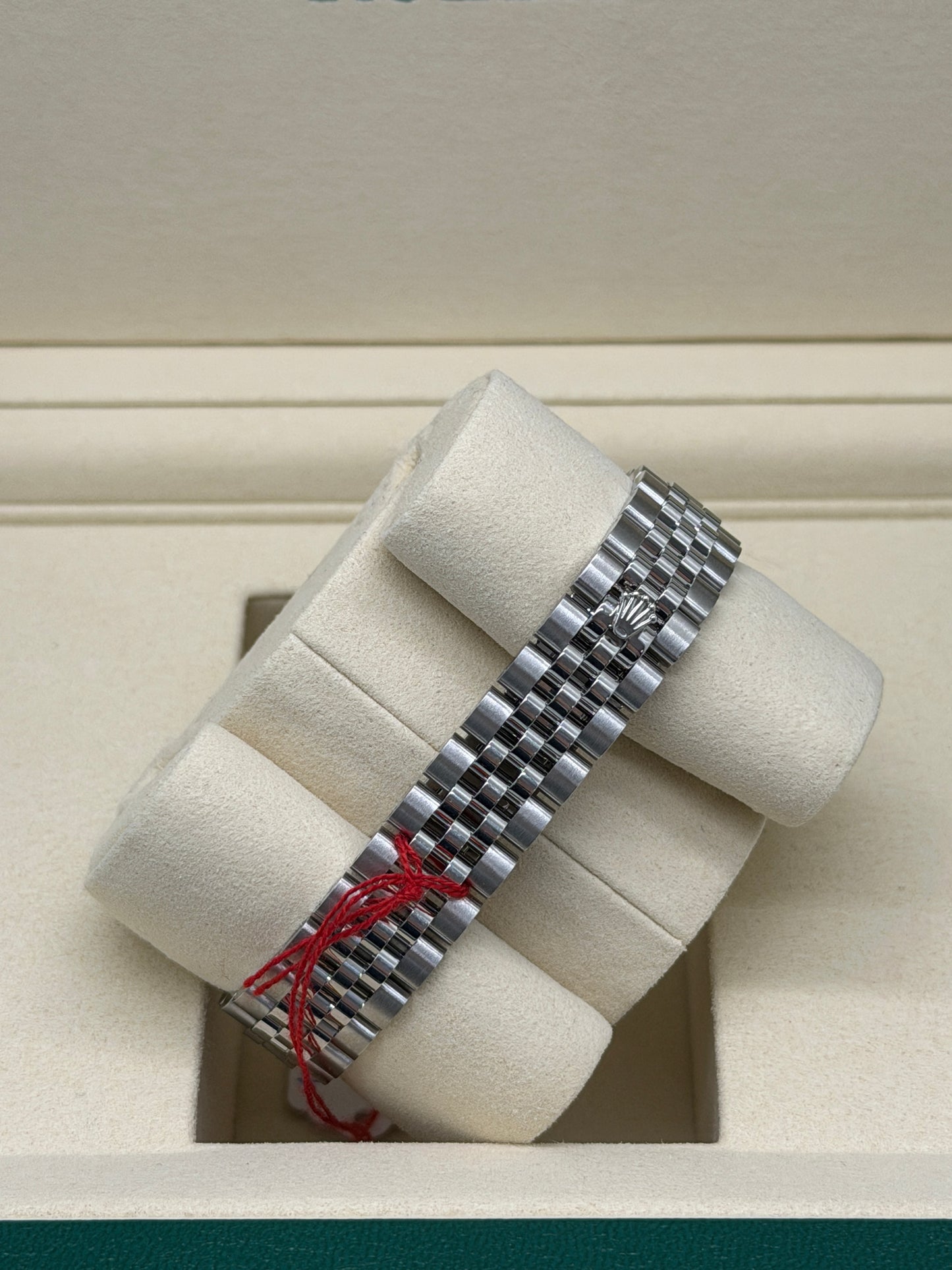 Rolex Lady-Datejust 28 - Pink Diamonds Dial Ref 279174 - New 2026