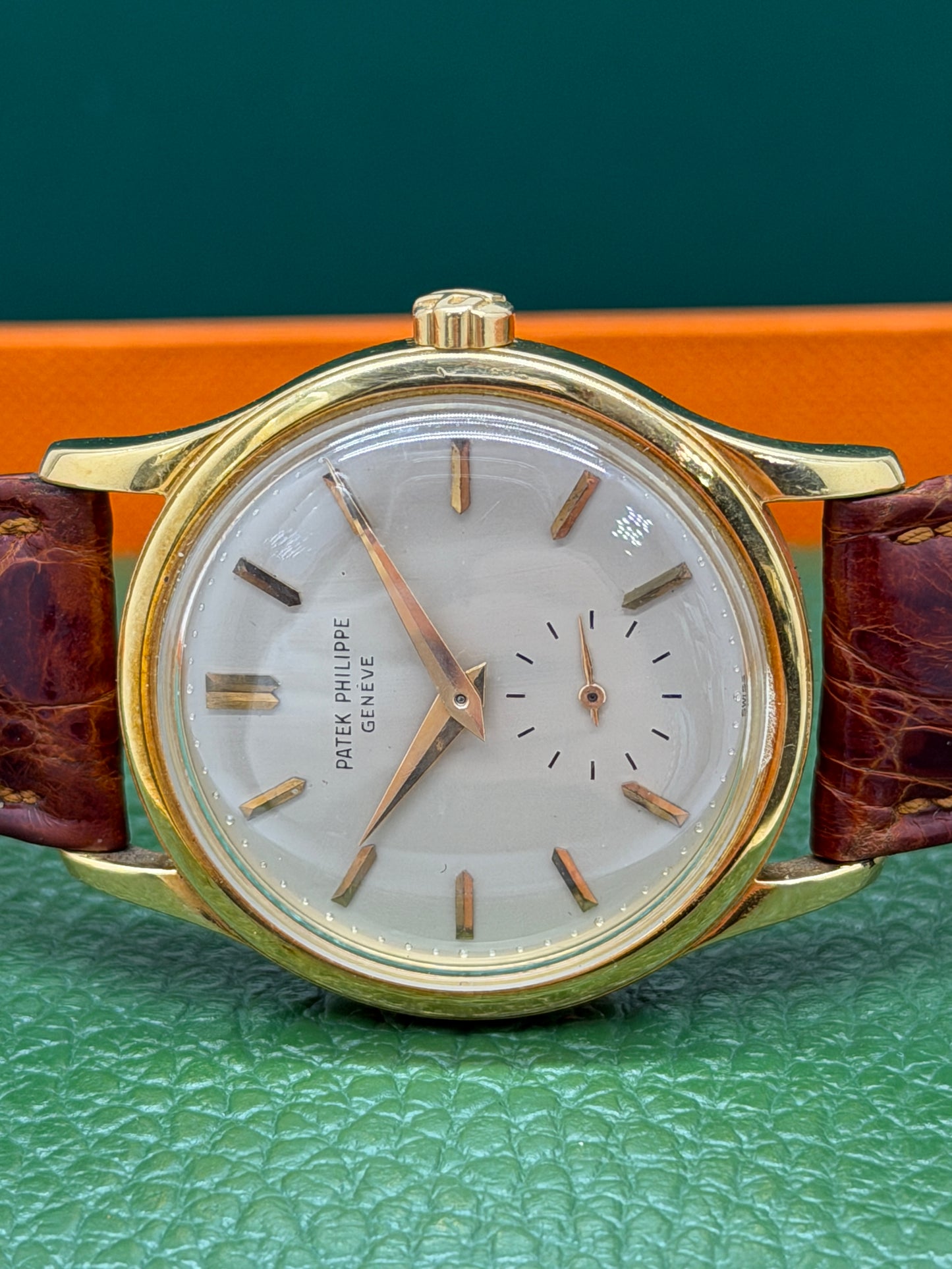Patek Philippe Calatrava Automatic 32.5 mm - Yellow Gold - White Dial Ref 3439