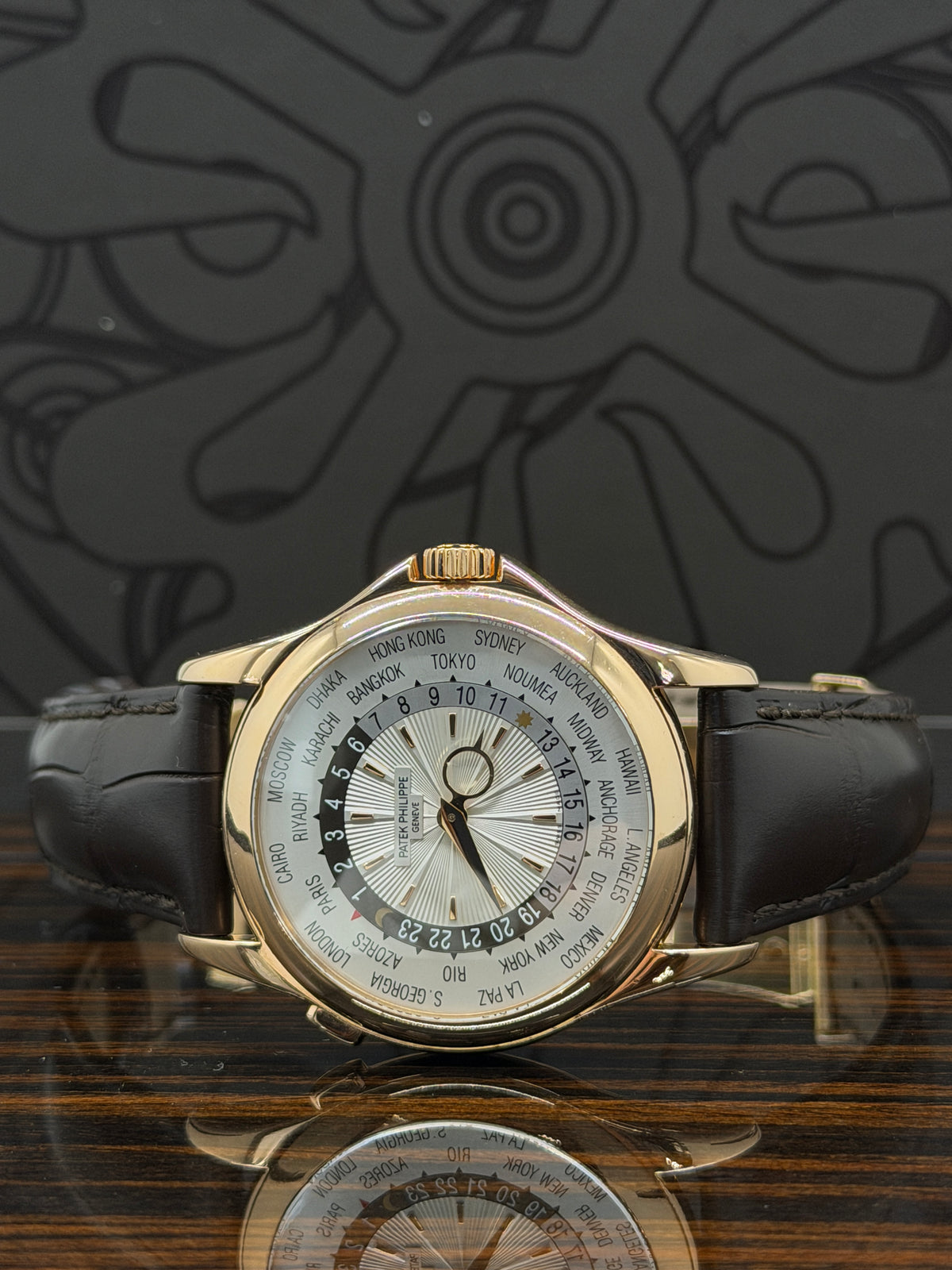 Patek Philippe World Time 18Kt Rose Gold - Ref 5130R-001 - Year 2015
