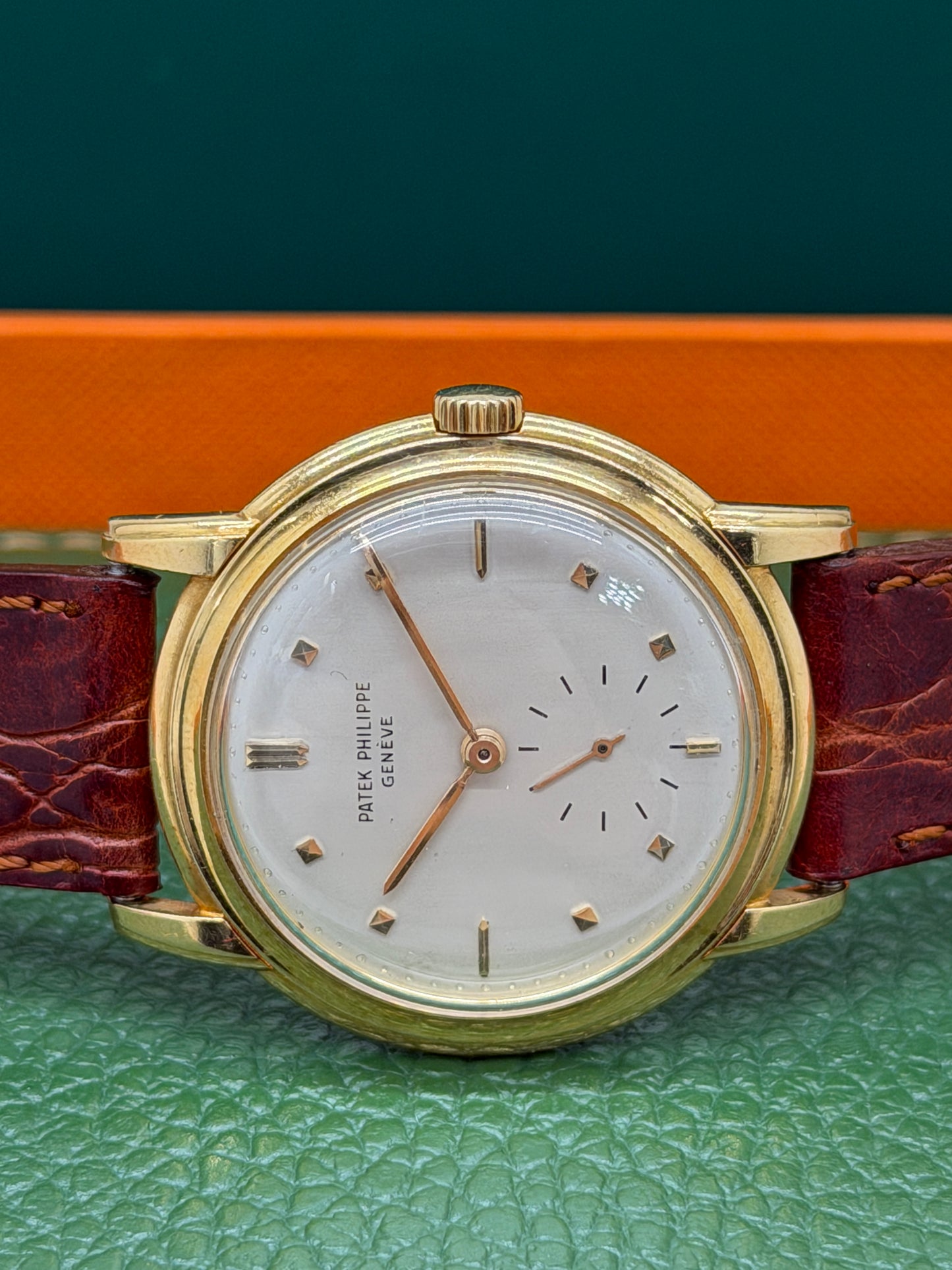 Patek Philippe Calatrava 34mm - Manual - Yellow Gold - White Dial Ref 2500