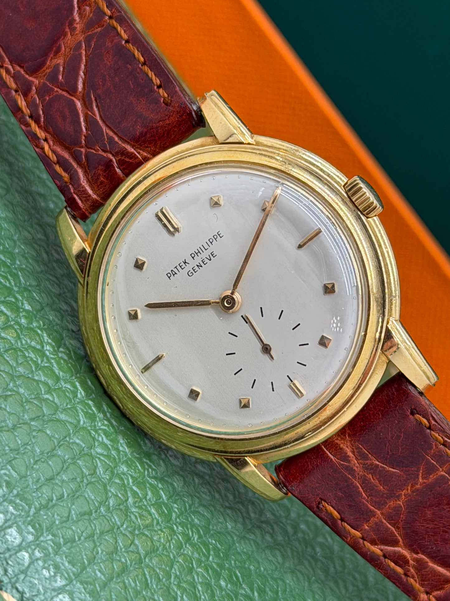 Patek Philippe Calatrava 34mm - Manual - Yellow Gold - White Dial Ref 2500