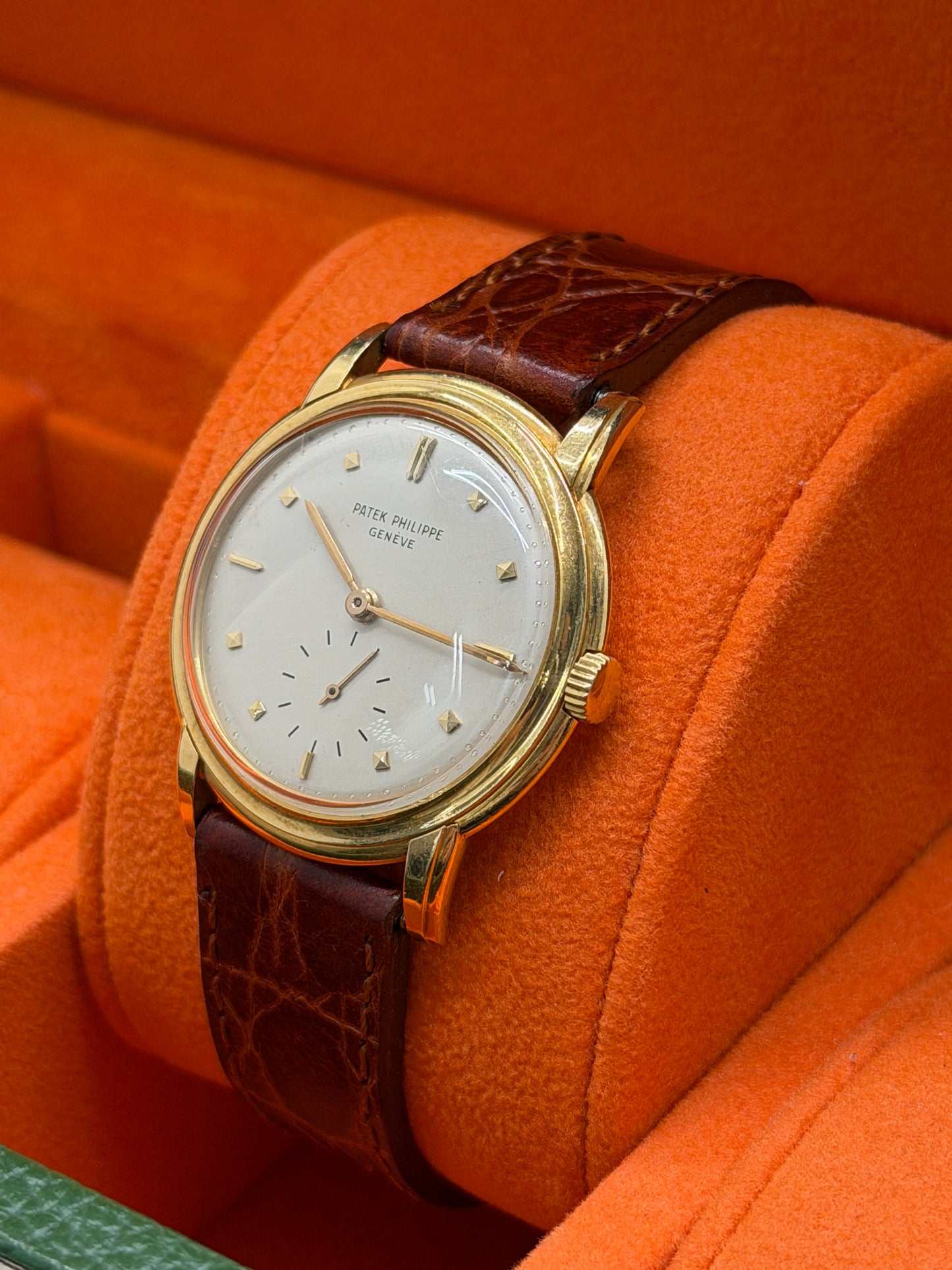 Patek Philippe Calatrava 34mm - Manual - Yellow Gold - White Dial Ref 2500