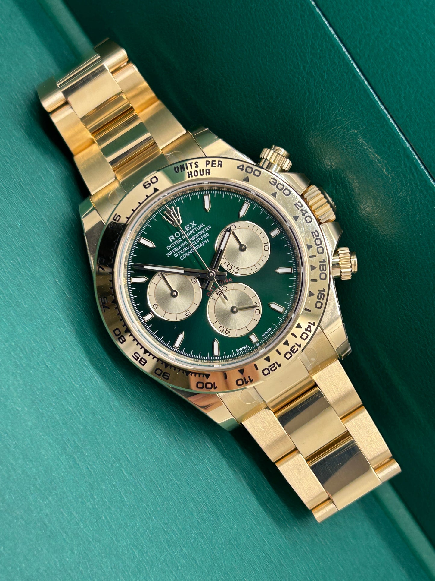 Rolex Daytona Cosmograph Daytona Green Dial 18Kt Yeallow Gold - Ref 126508 - New 2025