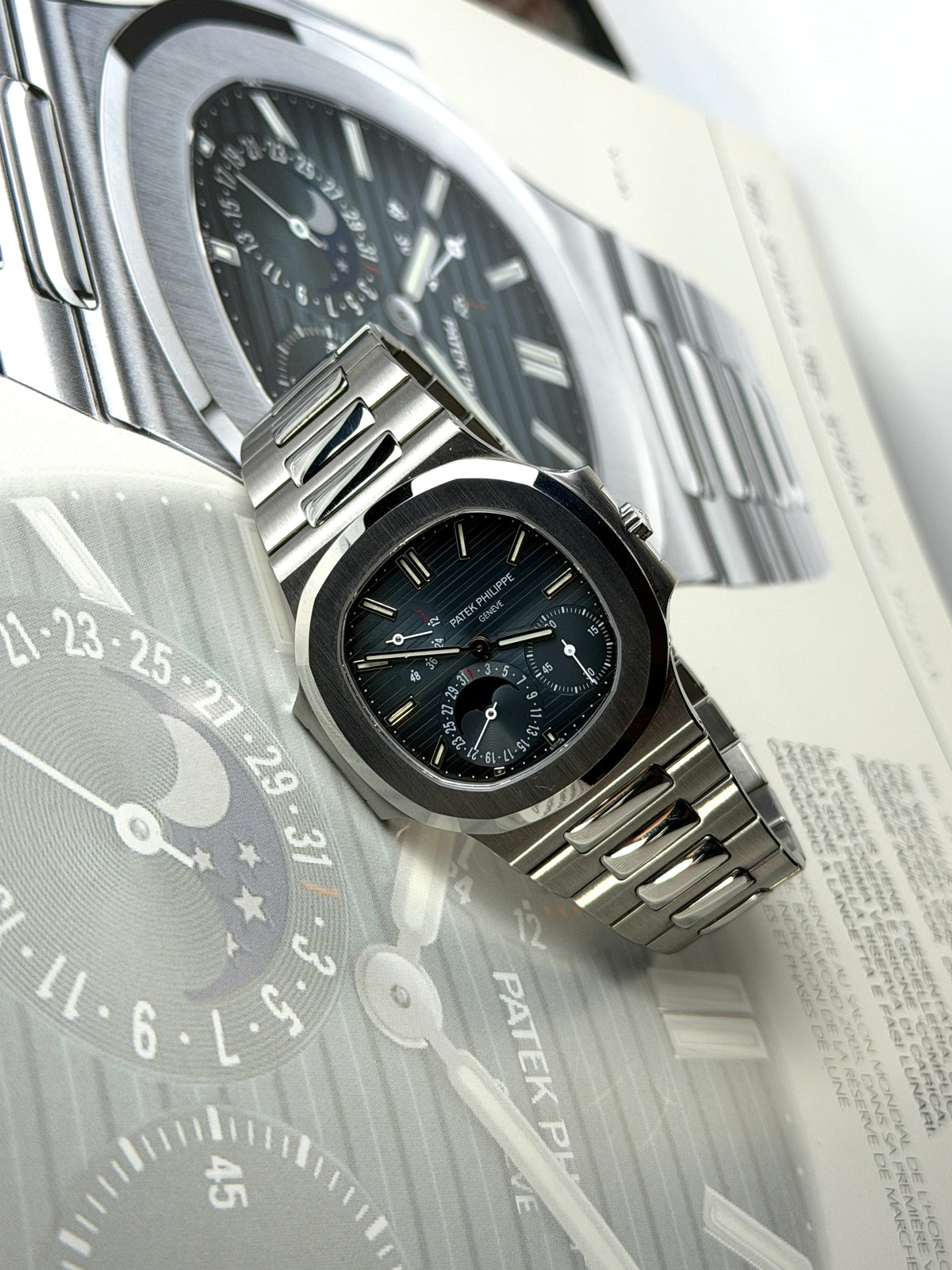 Patek Philippe Nautilus Rare Ref 3712/1A-001 - 3 Dots MK1 - Original Box & Papers - Year 2005 Top Condition