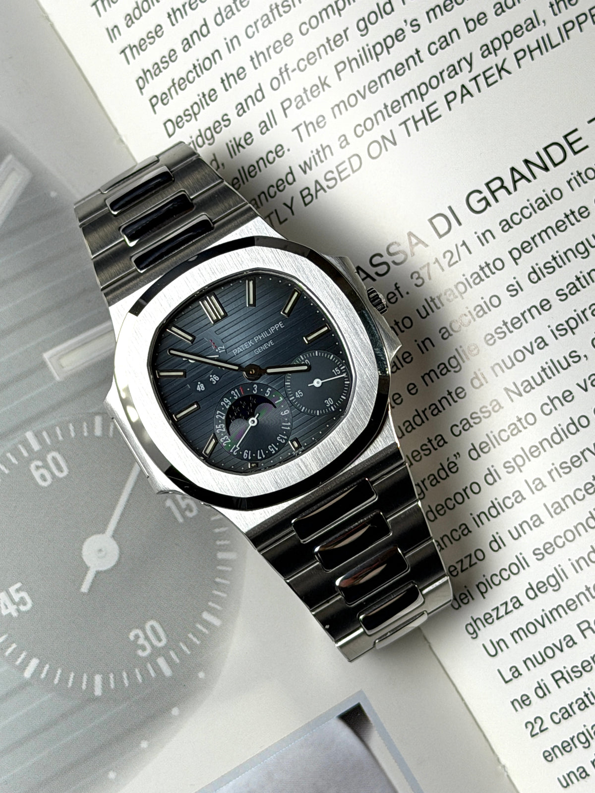 Patek Philippe Nautilus Rare Ref 3712/1A-001 - 3 Dots MK1 - Original Box & Papers - Year 2005 Top Condition