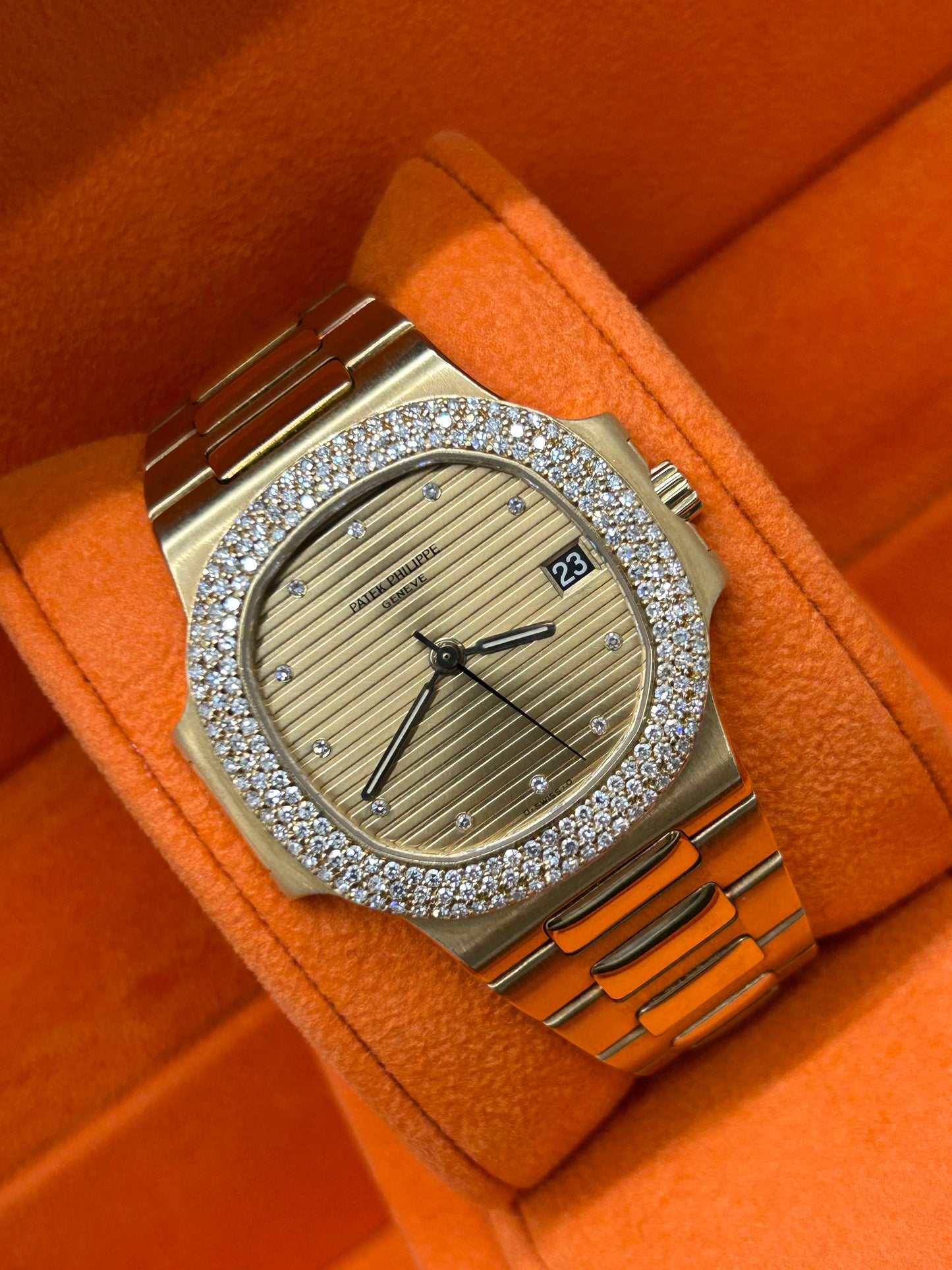 Patek Philippe Nautilus 3800/4 - Rare - 18Kt Yellow Gold Gold & Factory Diamonds Bezel - Official Extract - Year 1988
