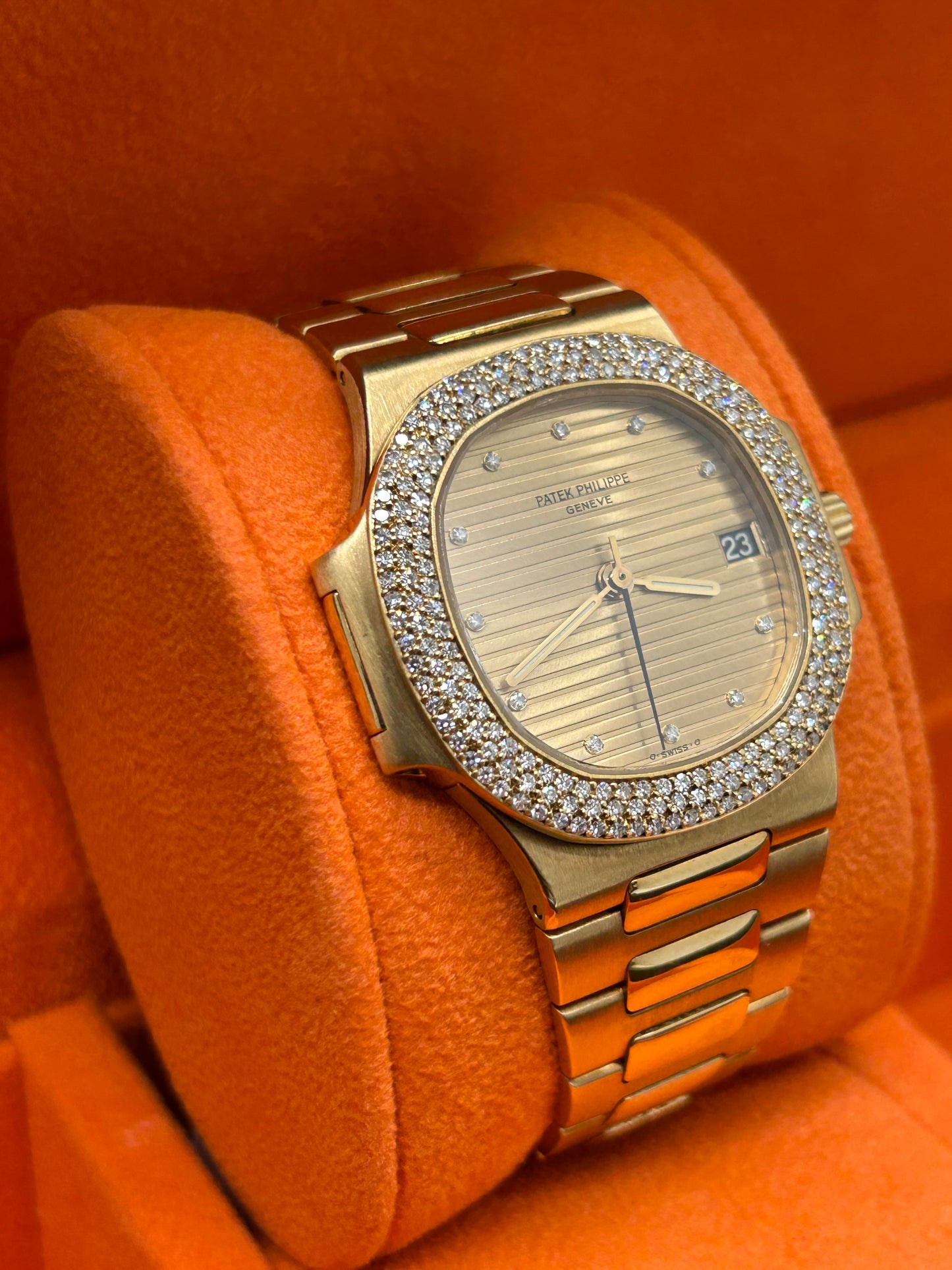 Patek Philippe Nautilus 3800/4 - Rare - 18Kt Yellow Gold Gold & Factory Diamonds Bezel - Official Extract - Year 1988