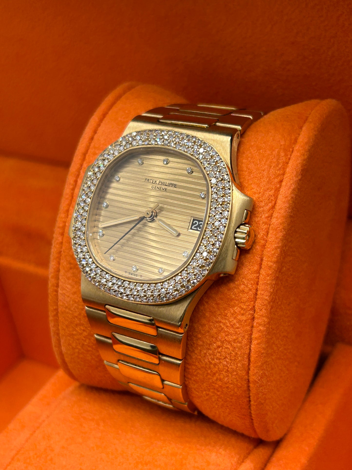 Patek Philippe Nautilus 3800/4 - Rare - 18Kt Yellow Gold Gold & Factory Diamonds Bezel - Official Extract - Year 1988