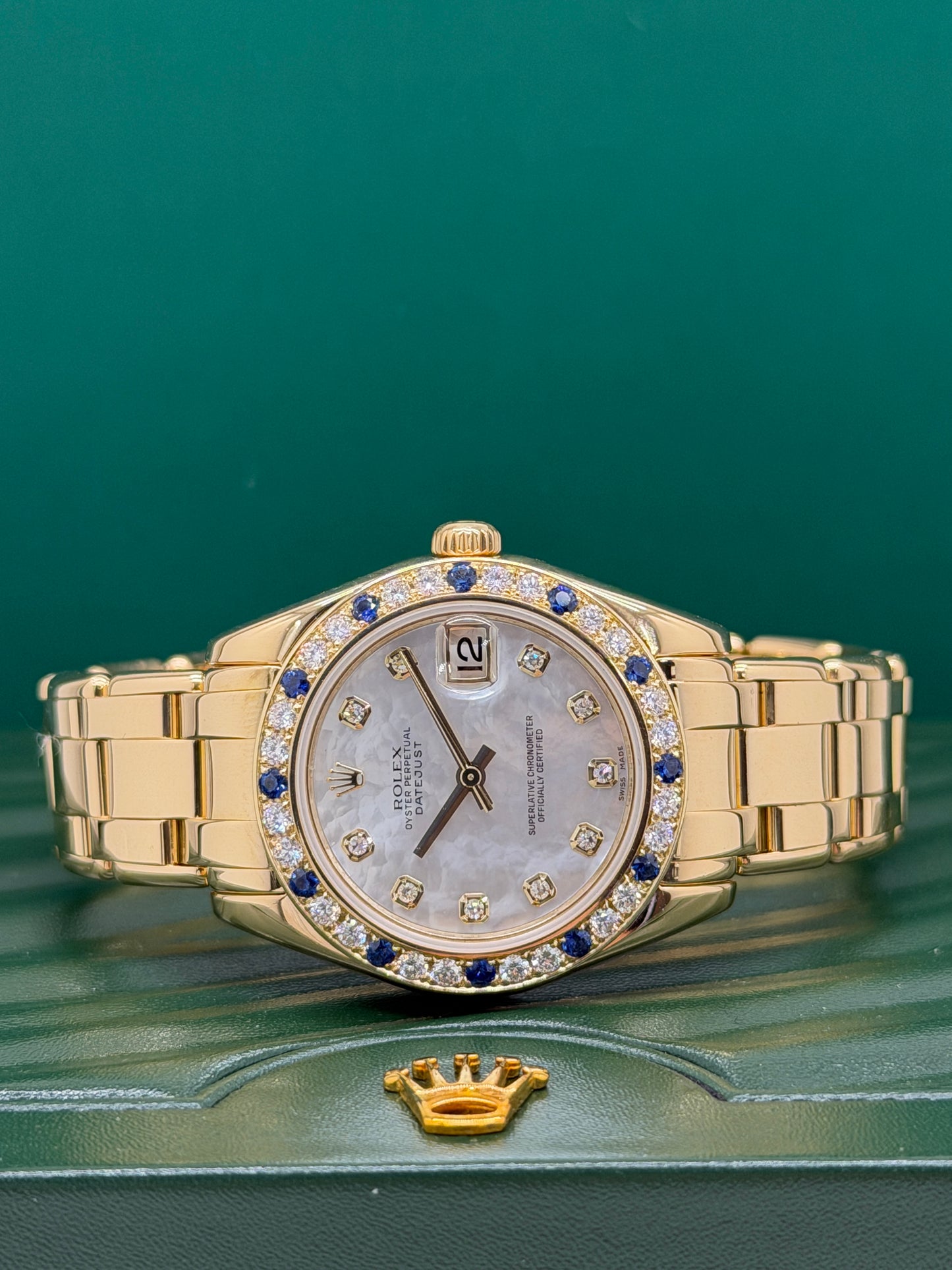 Rolex Datejust 31 - Pearlmaster - 18kt Gold - MOP & Diamond Dial - Ref 81208 - Original and Diamond Aftermarket Bezel - Year 2008