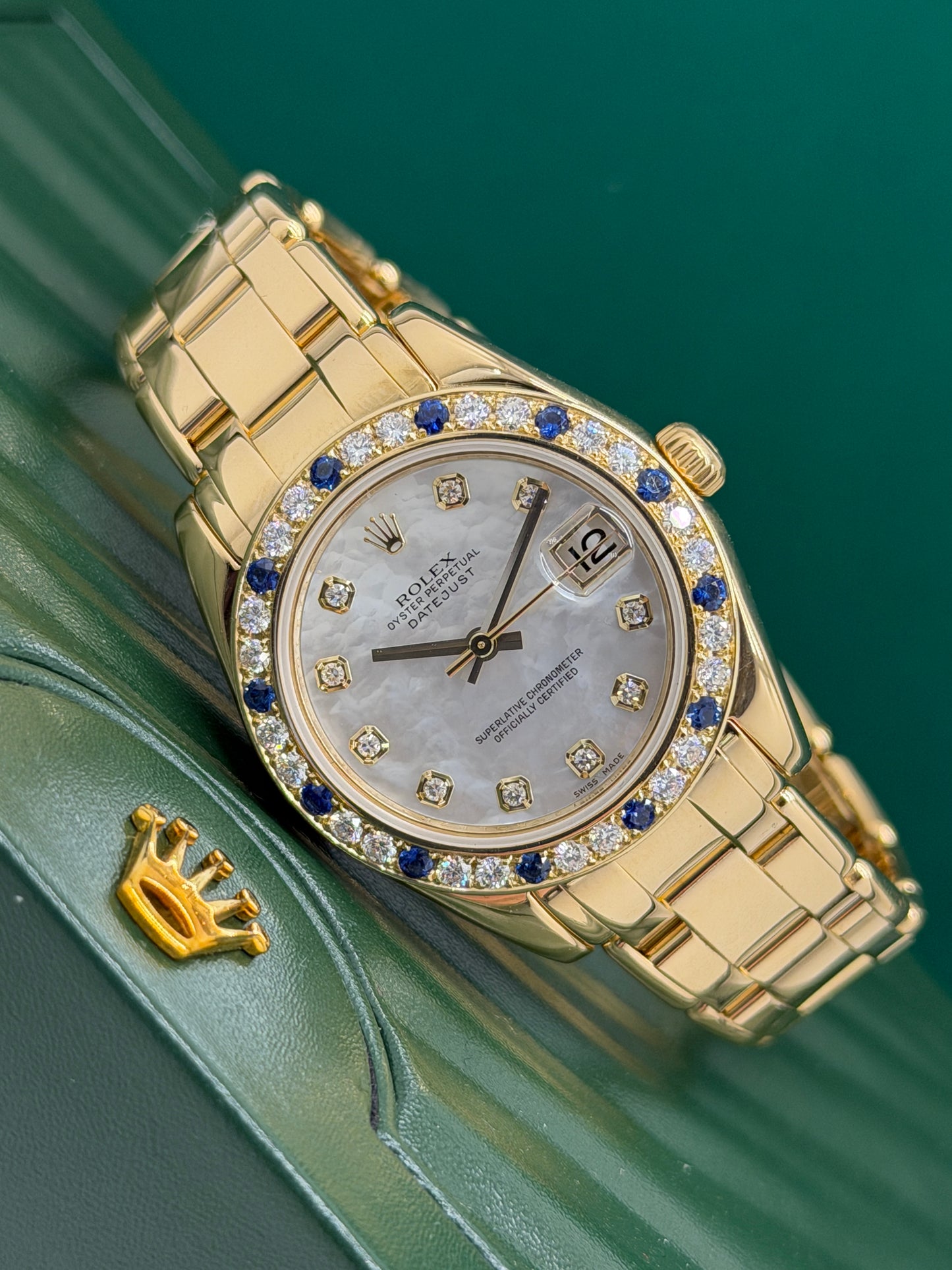Rolex Datejust 31 - Pearlmaster - 18kt Gold - MOP & Diamond Dial - Ref 81208 - Original and Diamond Aftermarket Bezel - Year 2008