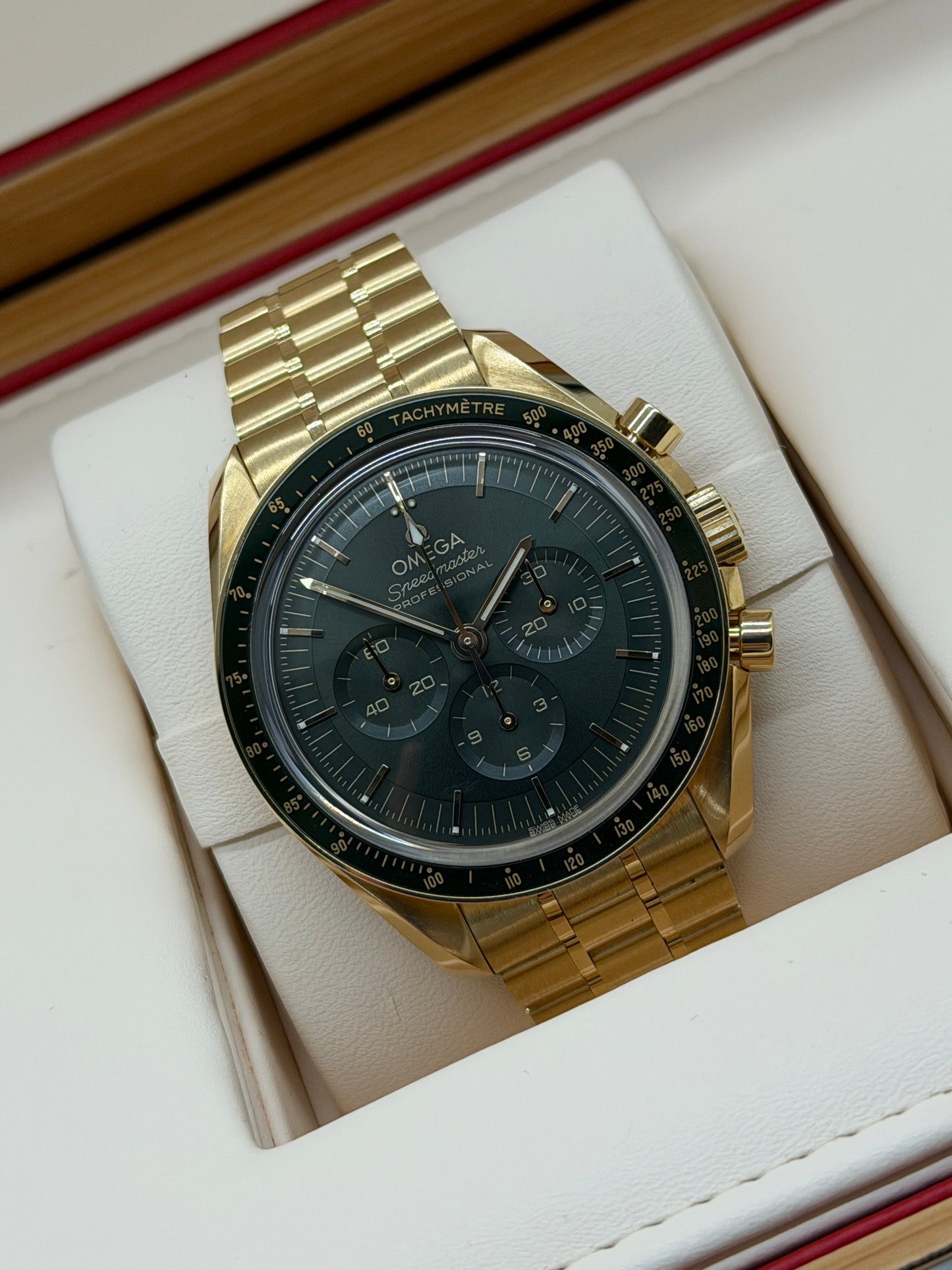 Omega Speedmaster Professional Moonwatch Moonshine - Green Dial Ref.310.60.42.50.10.001 - Unworn 2025