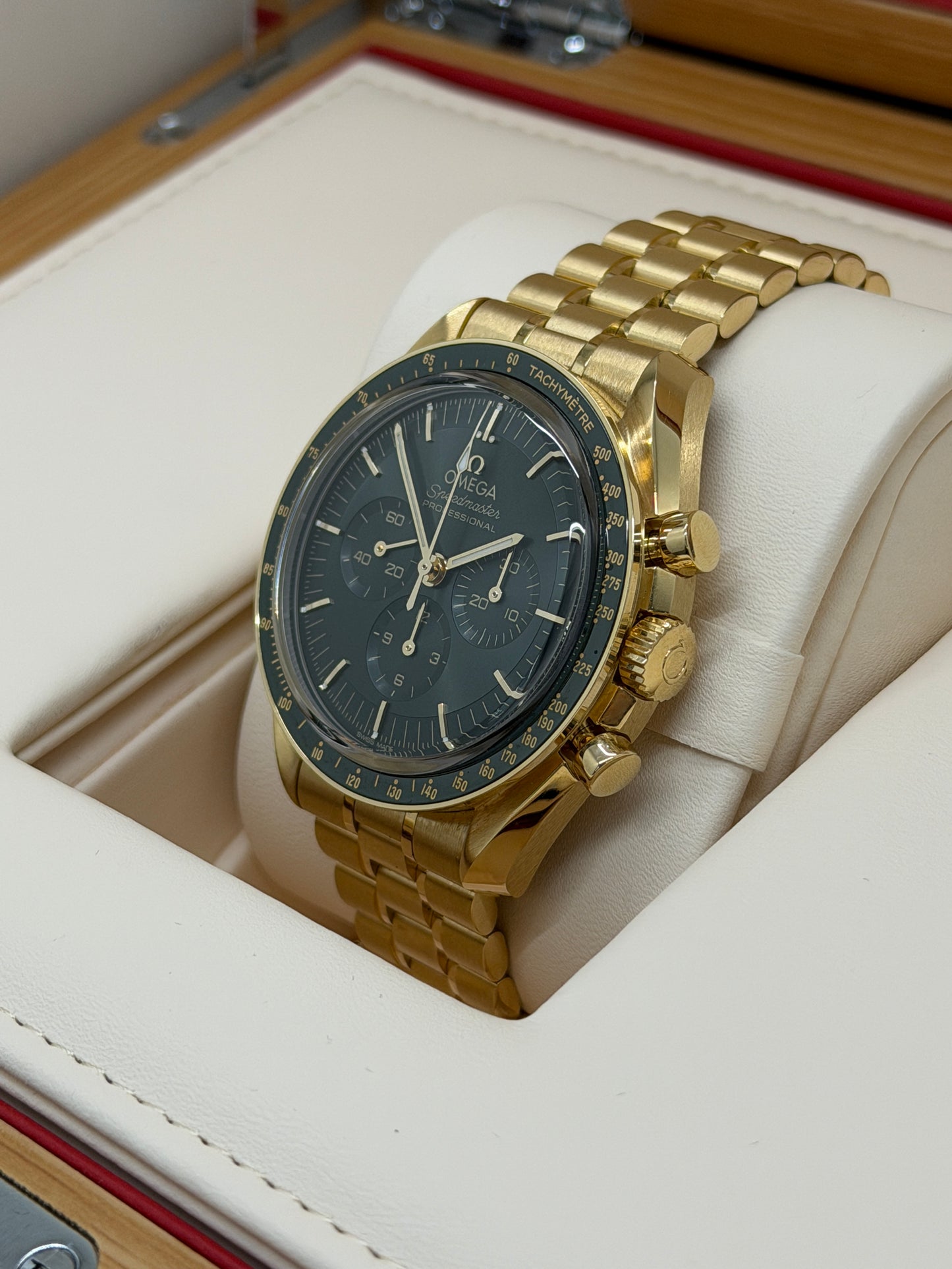 Omega Speedmaster Professional Moonwatch Moonshine - Green Dial Ref.310.60.42.50.10.001 - Unworn 2025