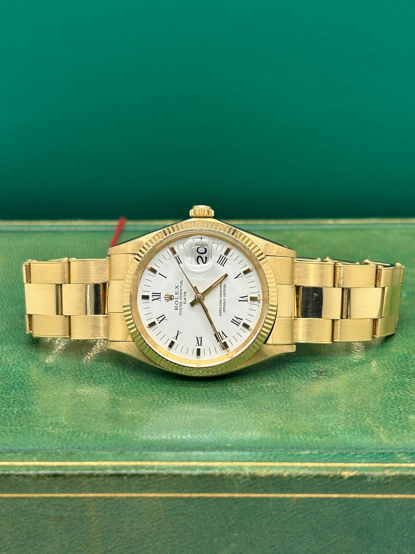 Rolex Oyster Perpetual Date 34mm - 18kt Yellow Gold - White Dial - Ref. 1503 - Year 1970